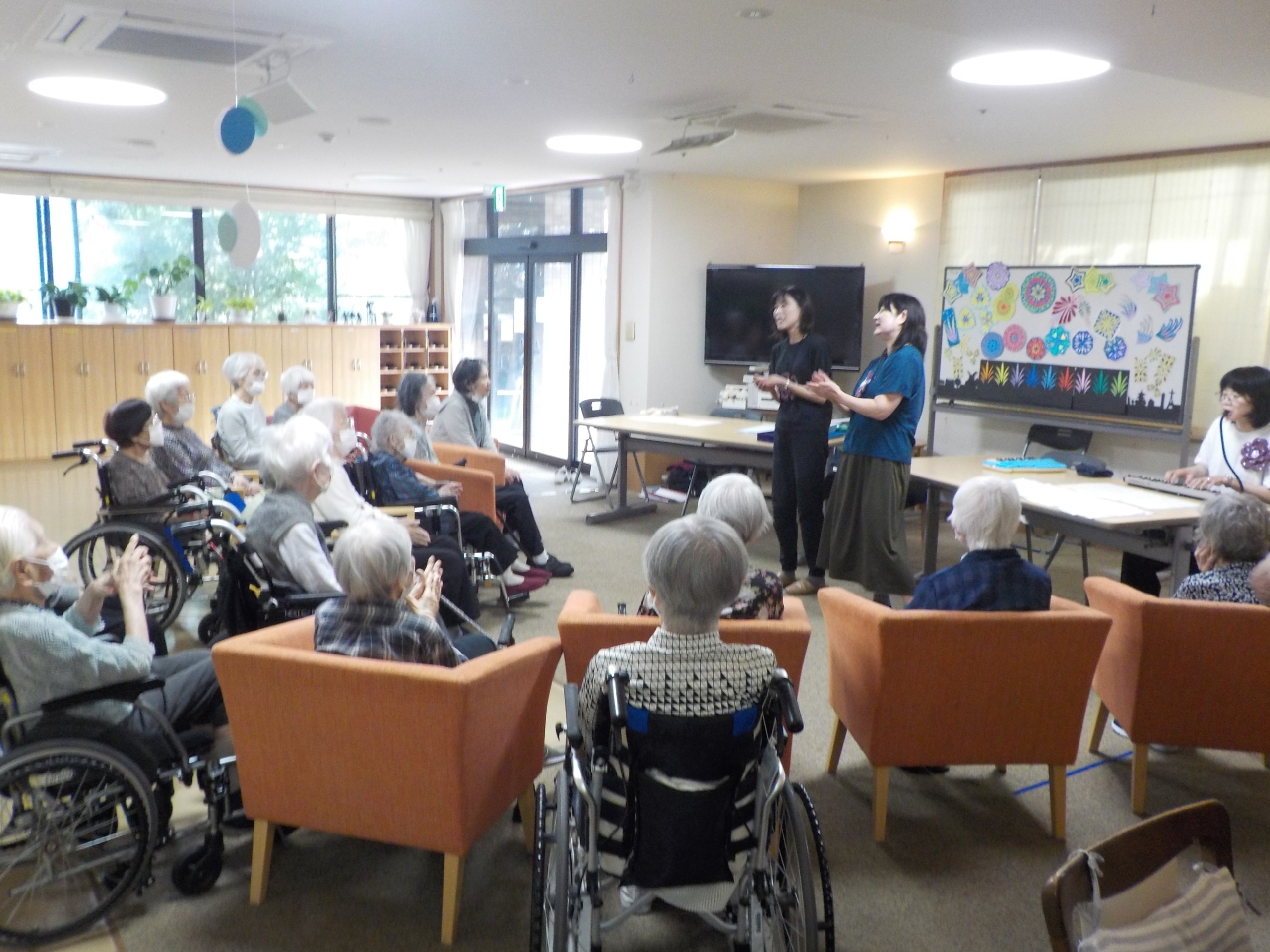 心をつなぐハーモニー 〜ご家族による音楽ボランティア〜-3 ニチイホームはるひ野