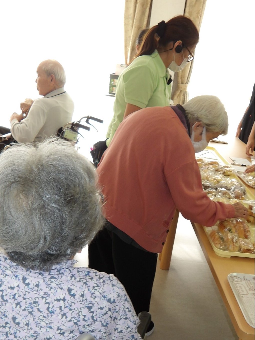 パン販売-3　ニチイホーム東府中