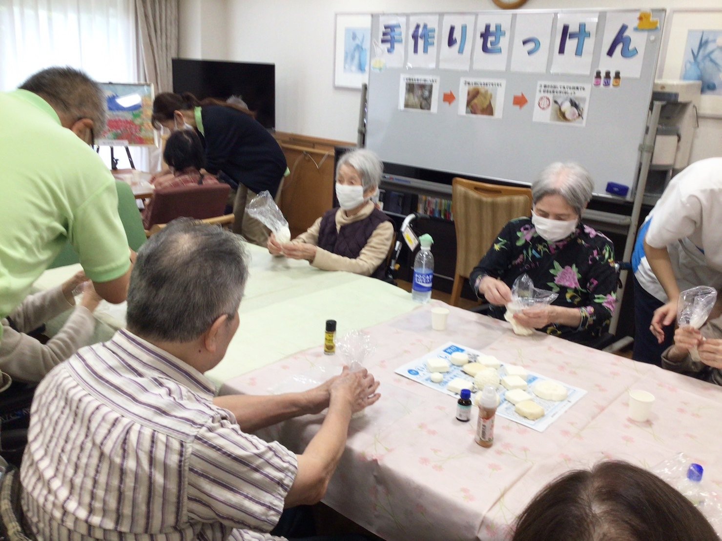 石鹸づくり-1　ニチイホーム板橋徳丸