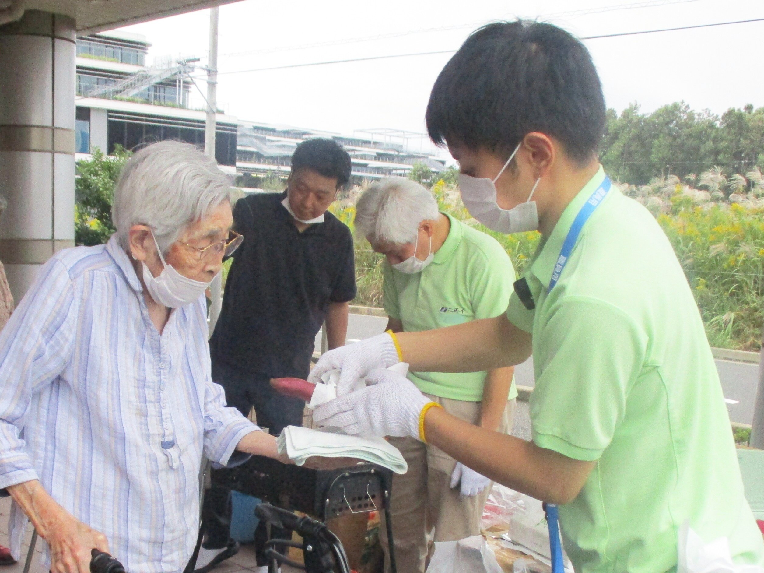 焼き芋-1 ニチイホーム柏の葉