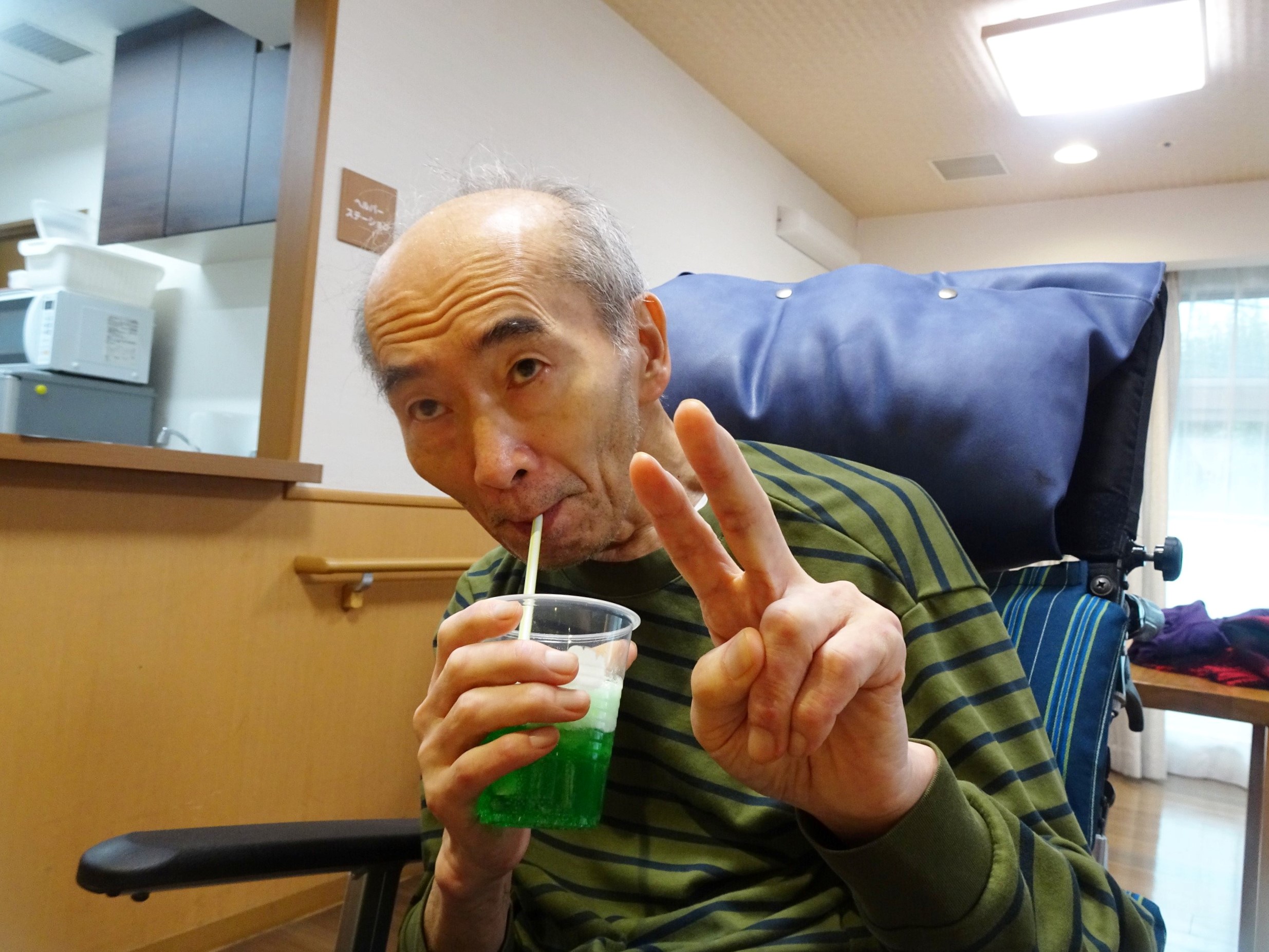 クリームソーダを手作り-3 ニチイホーム中馬込