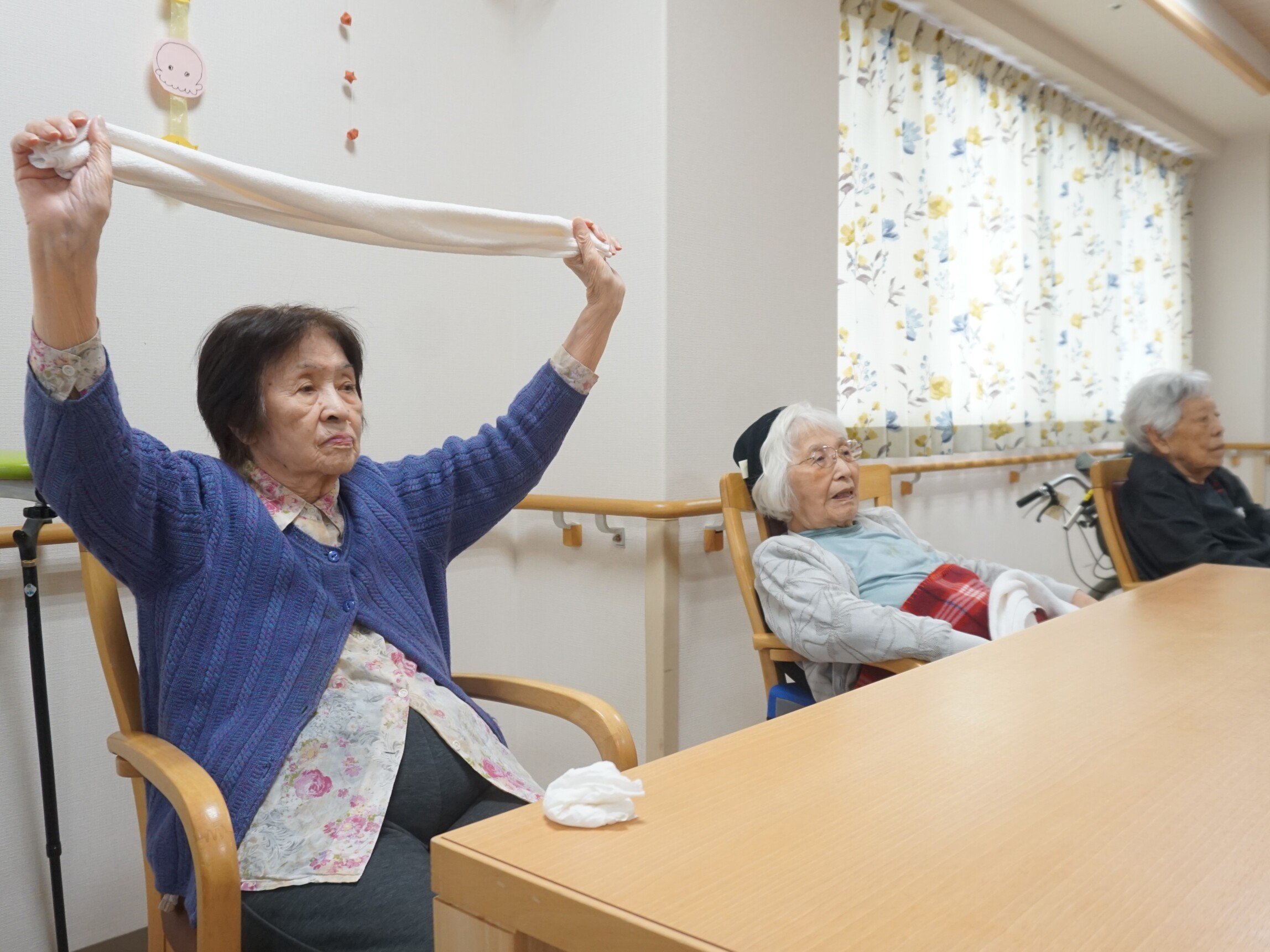 タオル体操-1　ニチイホーム練馬高野台