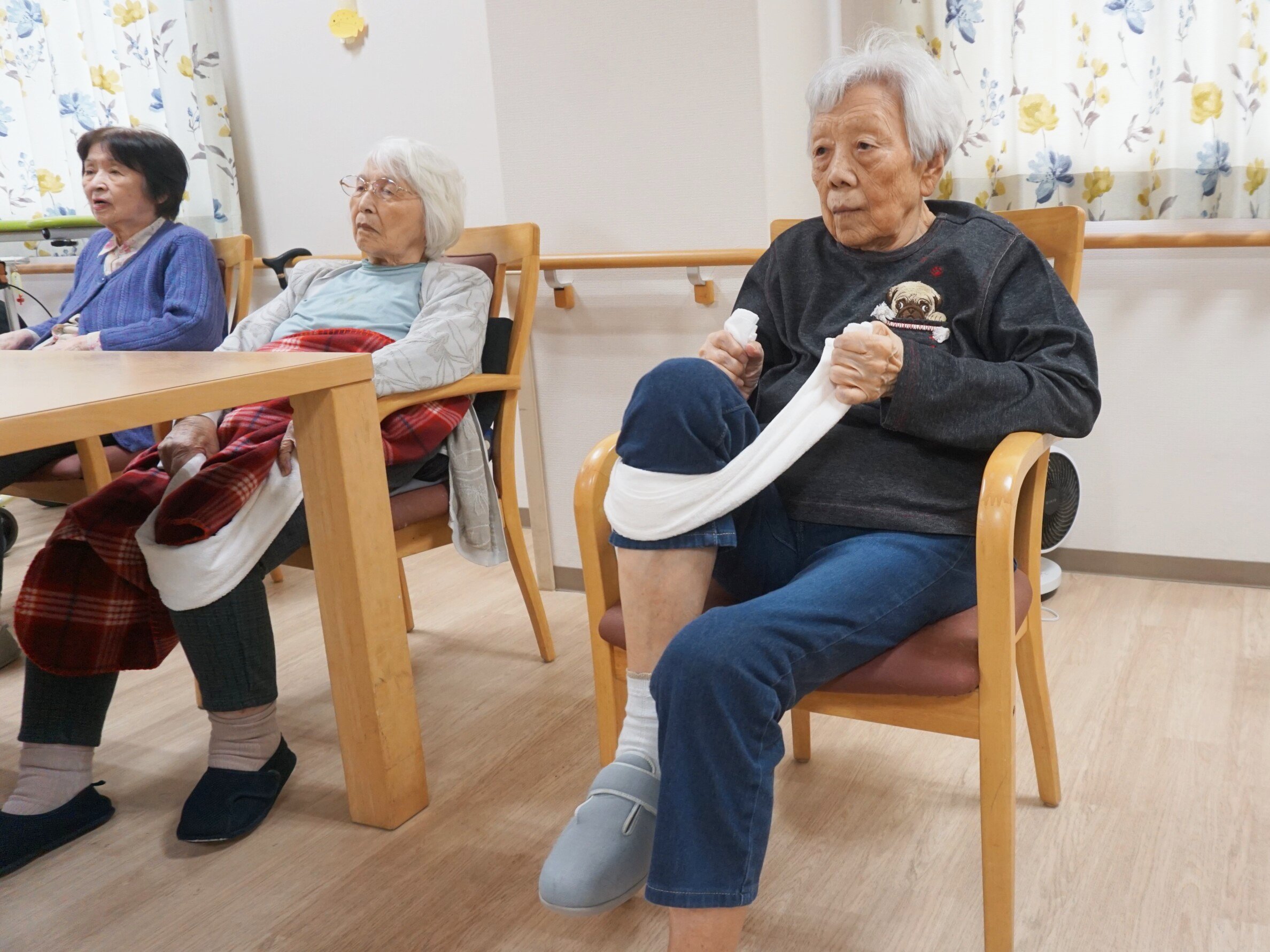 タオル体操-2　ニチイホーム練馬高野台