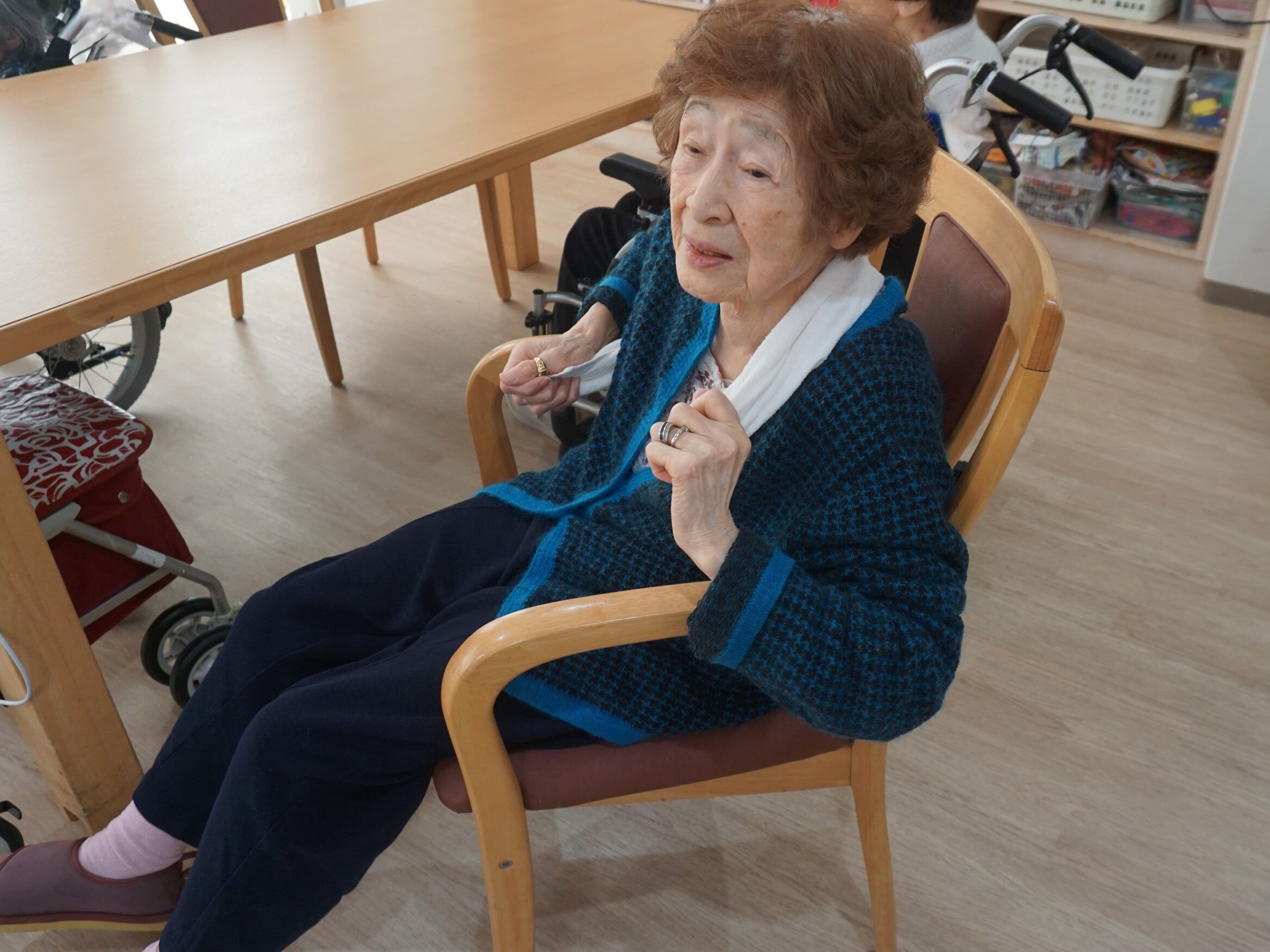 タオル体操-4　ニチイホーム練馬高野台