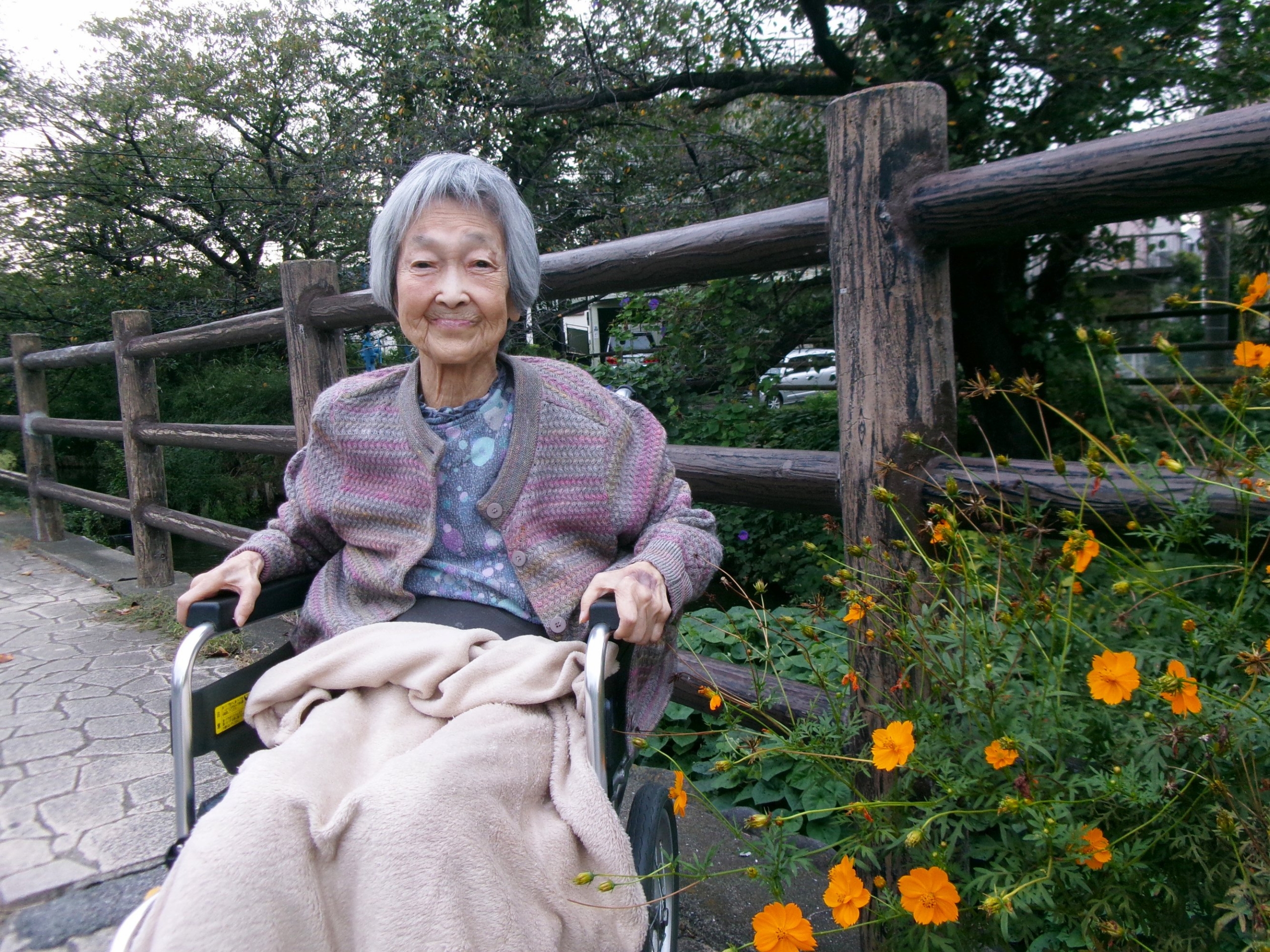 お散歩-1　ニチイホーム登戸