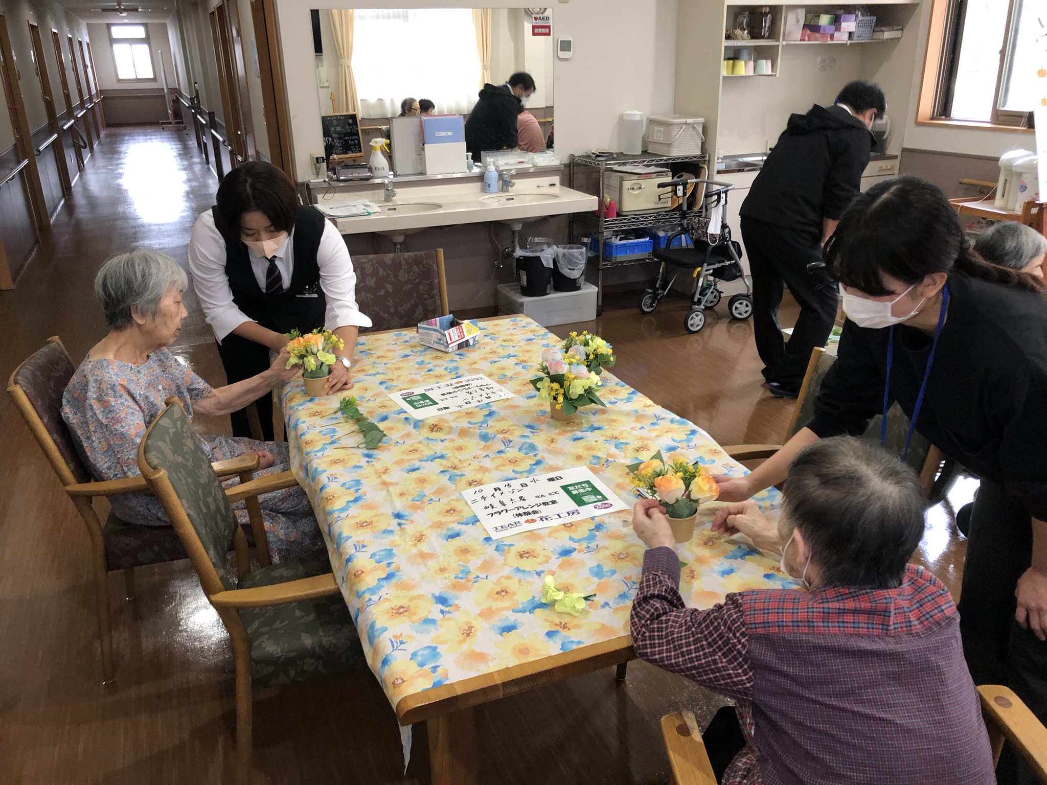 ニチイメゾン岐阜六条20251015フラワーアレンジメント２