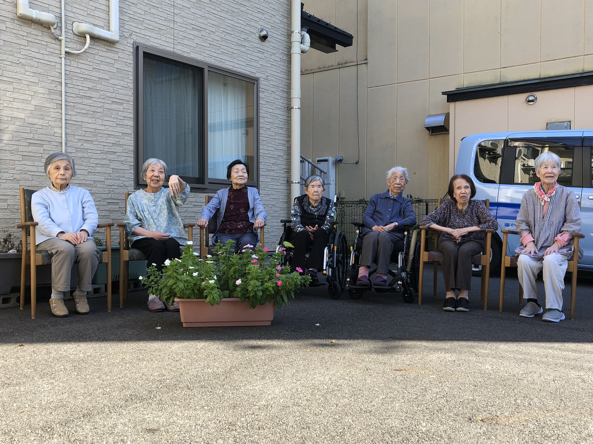 ニチイメゾン岐阜六条20251017日向ぼっこ２