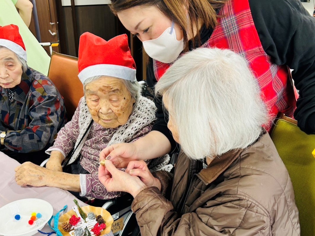 ニチイメゾン南草津Ⅱ番館20251110クリスマスリース3