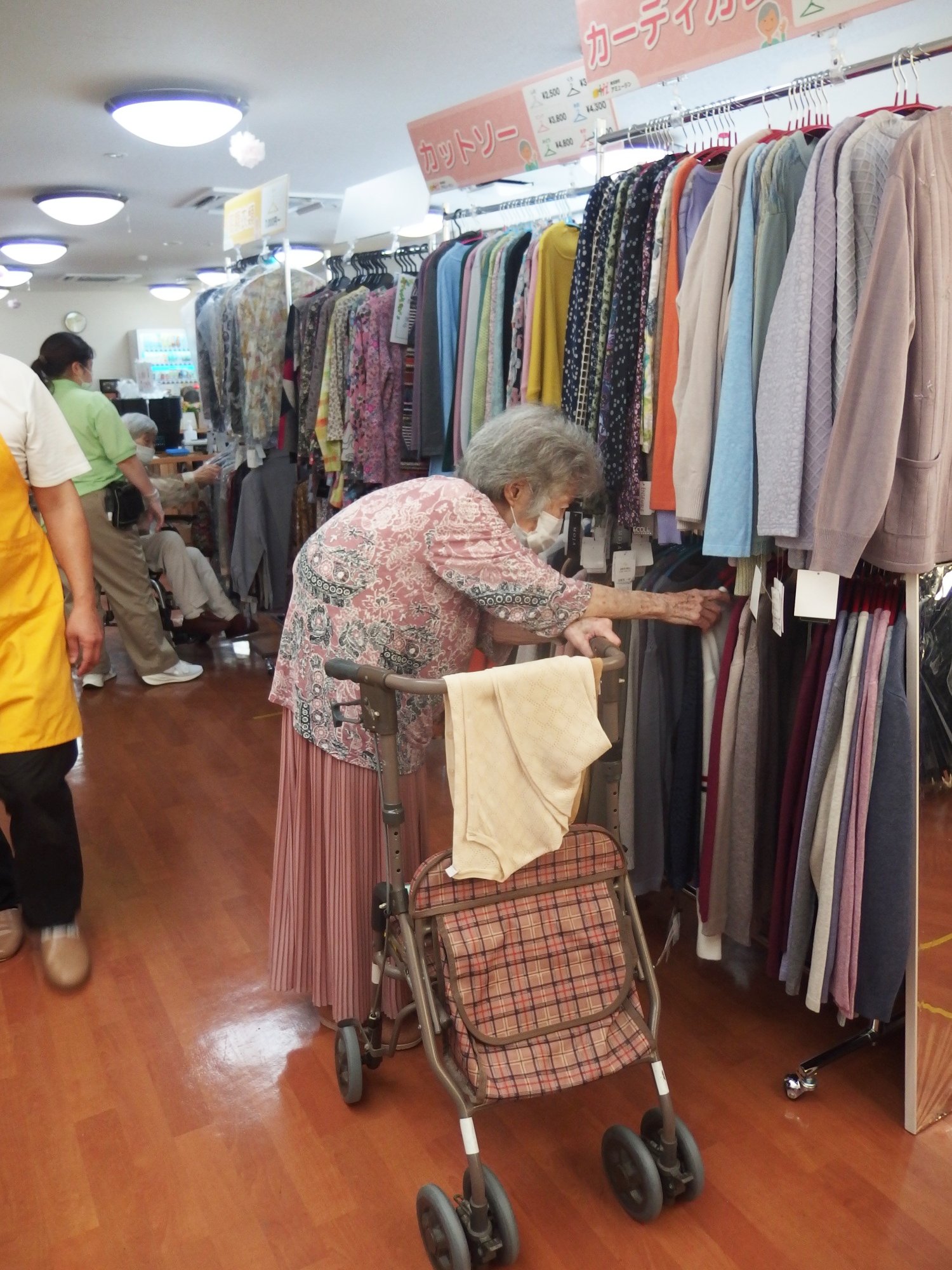 お洋服の販売会-2　ニチイホーム青葉台