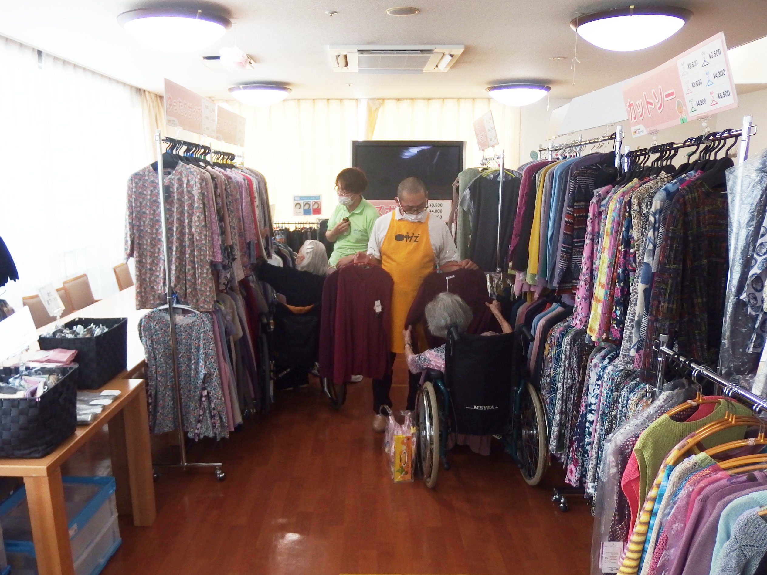 お洋服の販売会-1　ニチイホーム青葉台