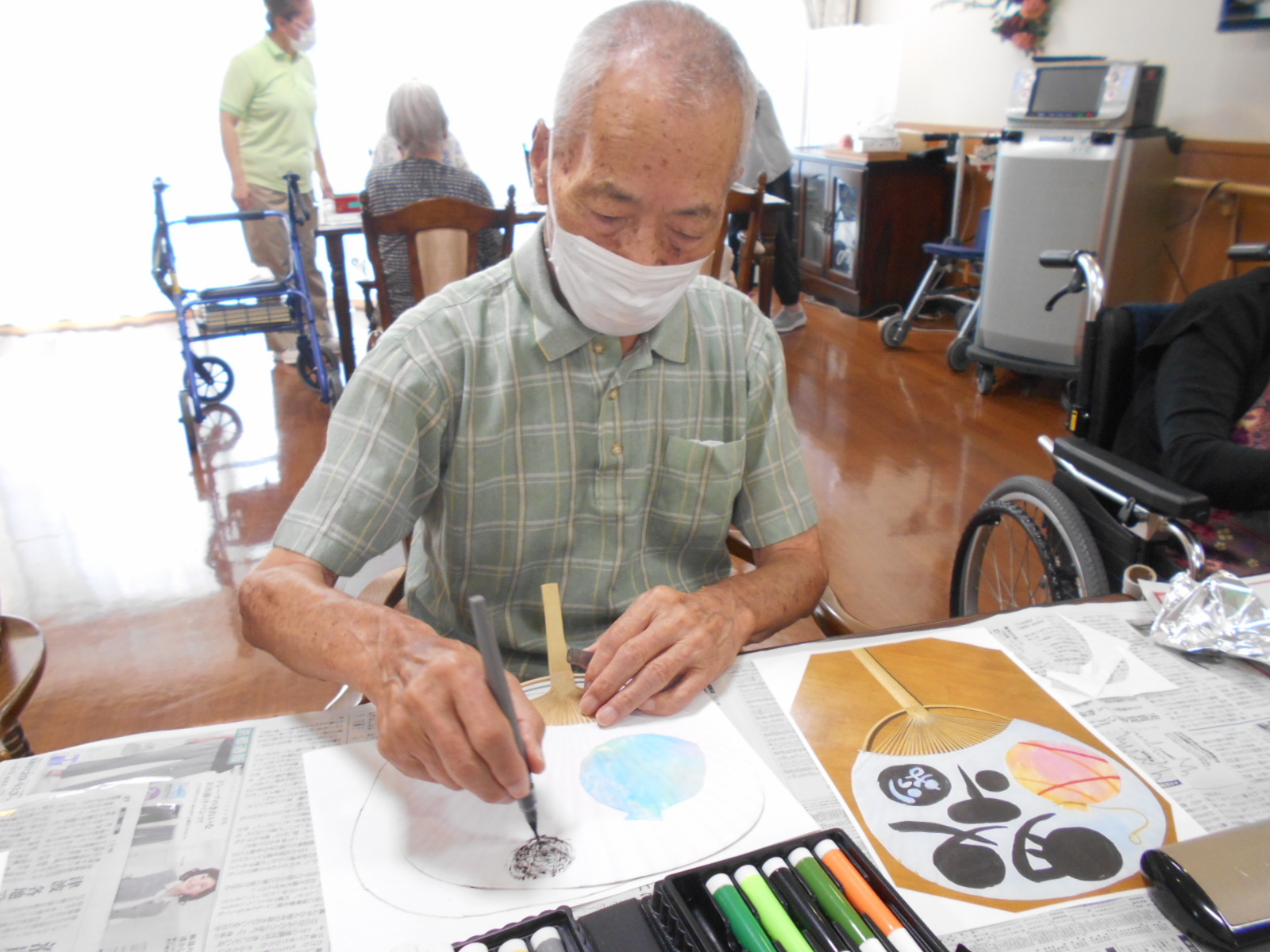 うちわを作りました!-1 ニチイホーム海老名