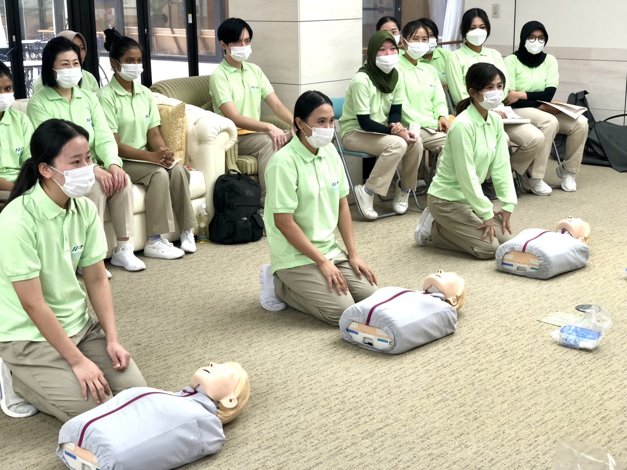 特定技能職員が救命処置を学ぶ-3 ニチイホームはるひ野