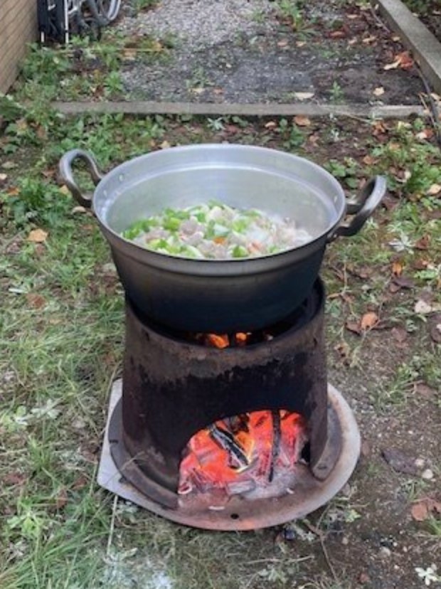 訓練を兼ね豚汁作り-1 ニチイホームはるひ野Ⅱ番館
