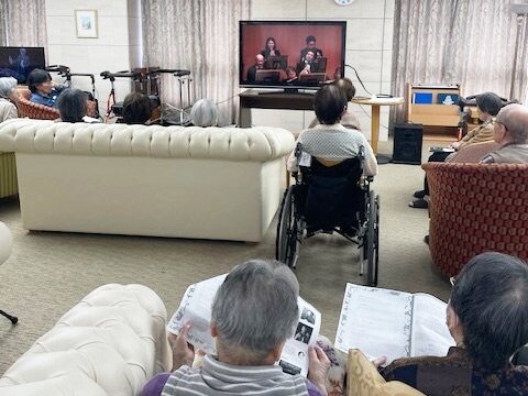 秋の音楽祭 ホームで鑑賞-2 ニチイホームはるひ野Ⅱ番館