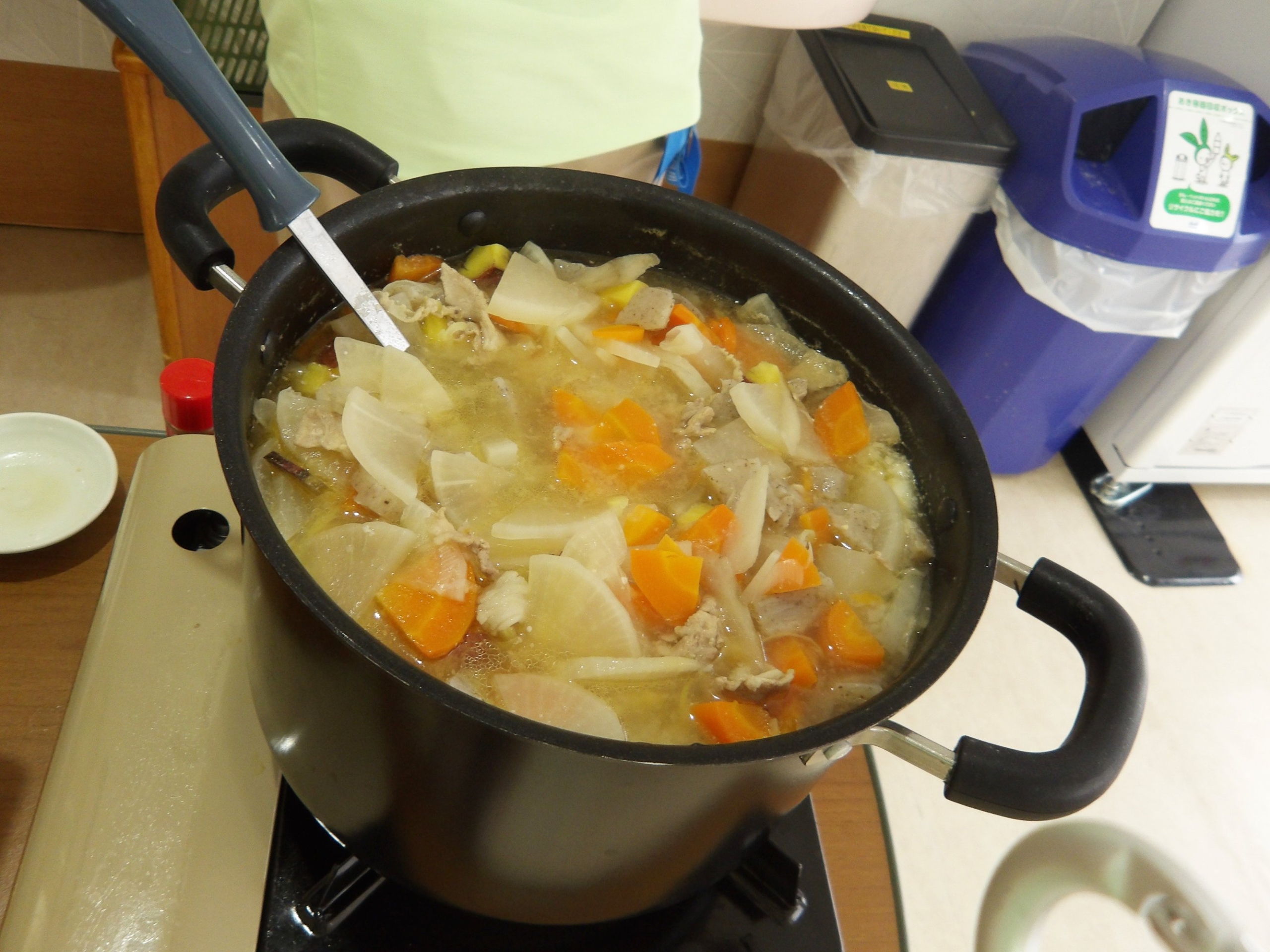 豚汁作り-4　ニチイホーム東府中