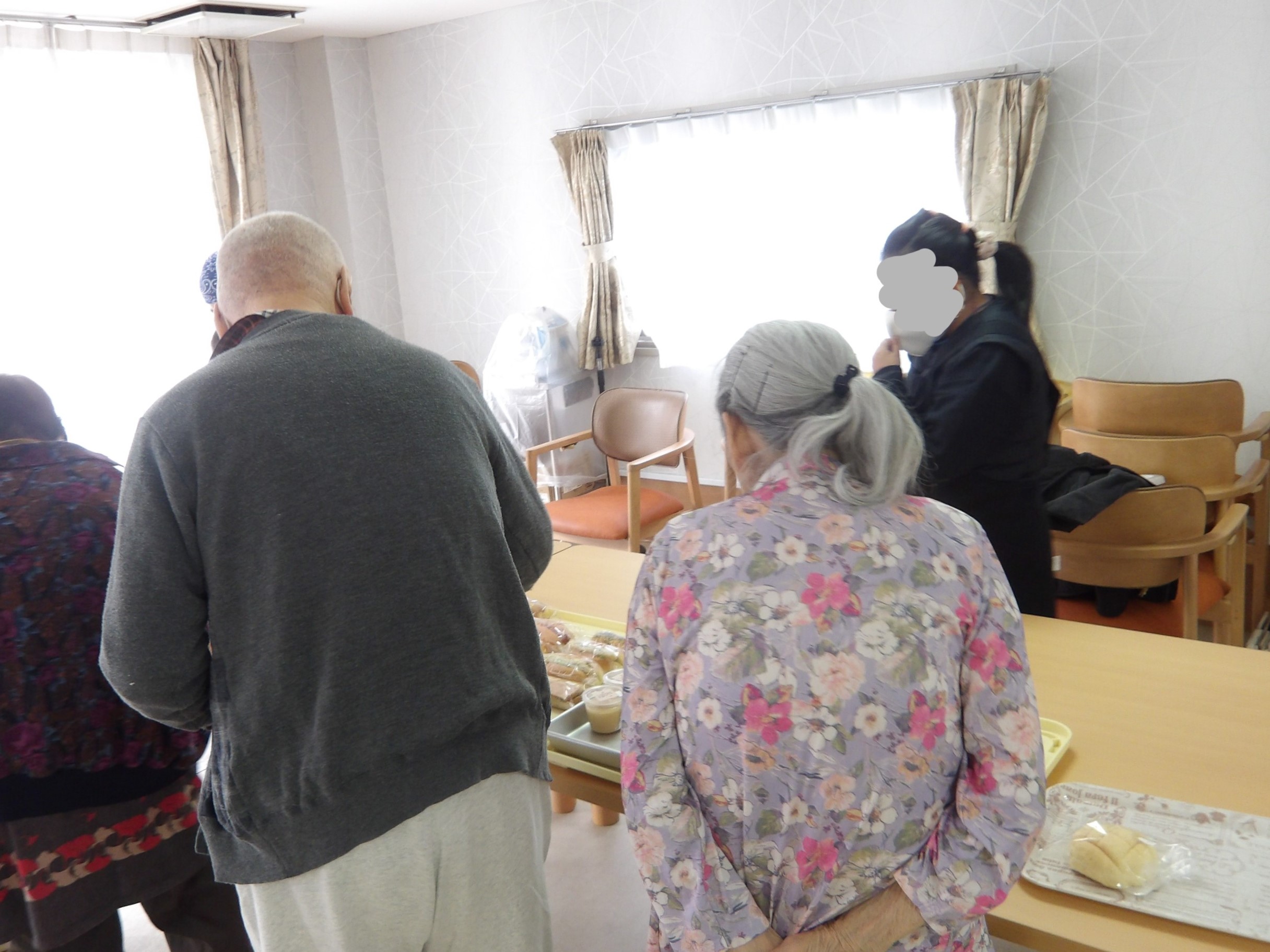 パン販売-2　ニチイホーム東府中