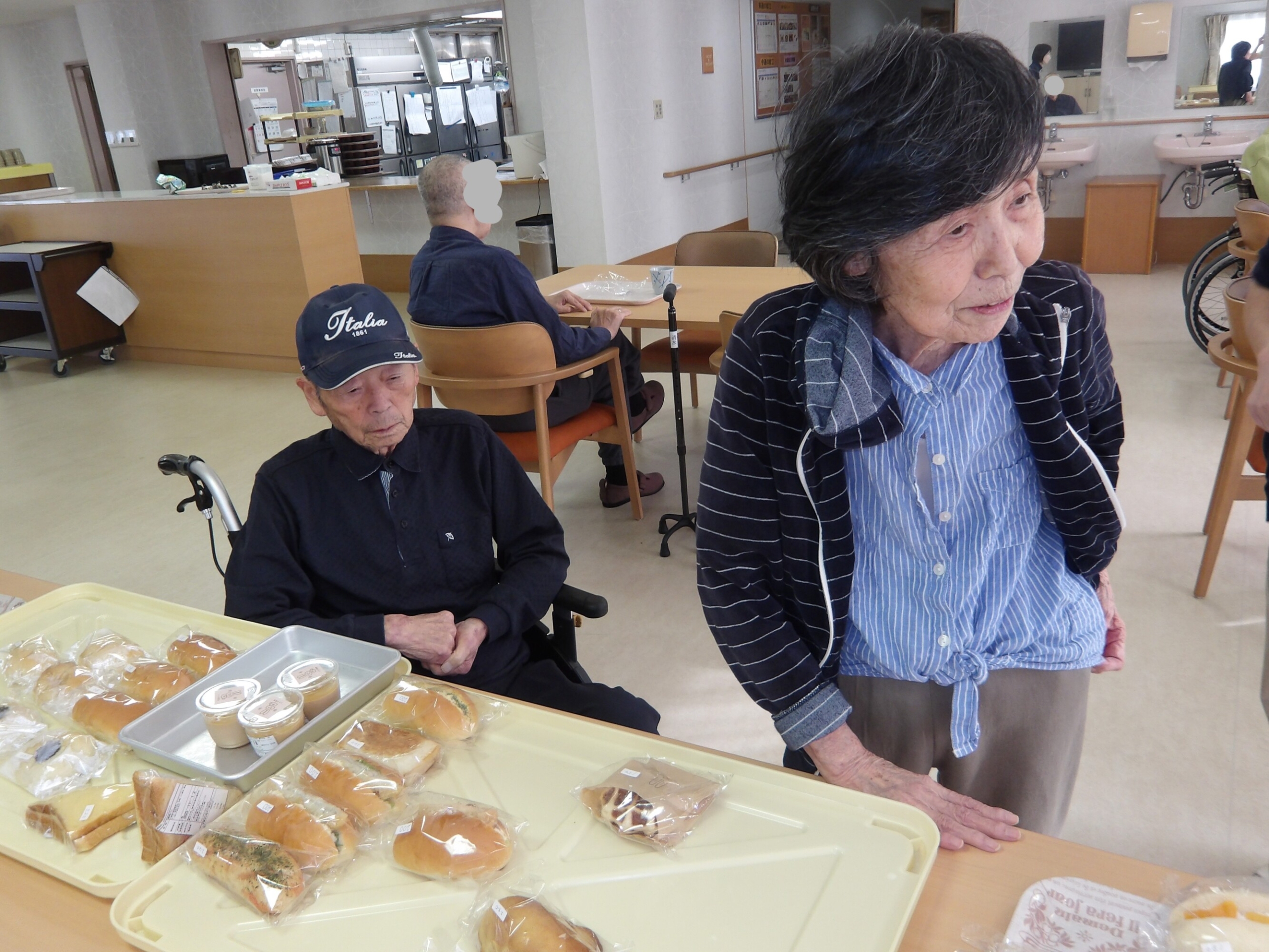 パン販売-3　ニチイホーム東府中