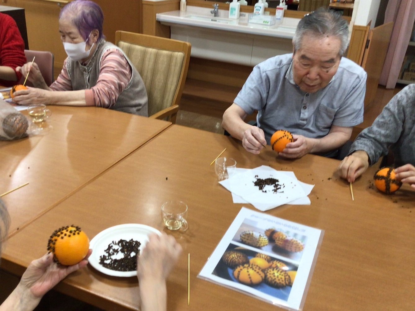 ポマンダー作り-6 ニチイホーム板橋徳丸