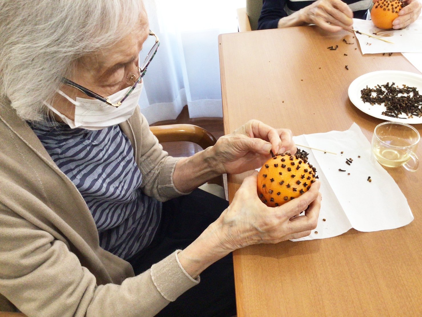 ポマンダー作り-5 ニチイホーム板橋徳丸