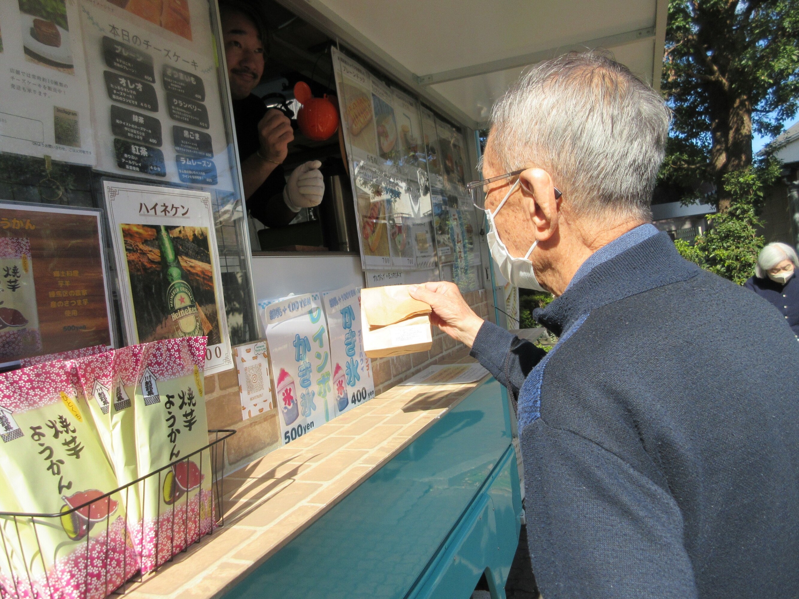 キッチンカーがやってきた！-2　ニチイホーム国立