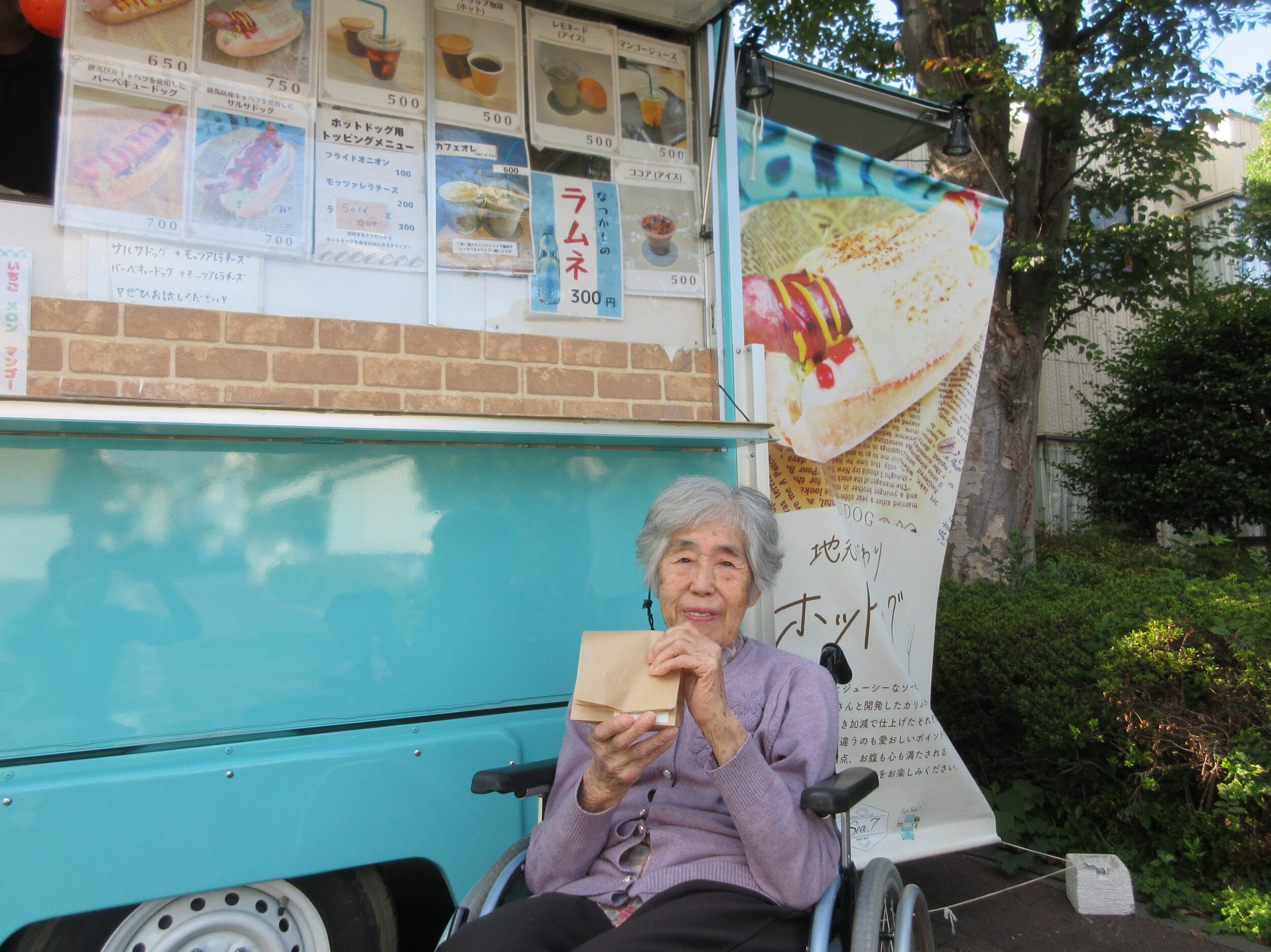 キッチンカーがやってきた！-3　ニチイホーム国立