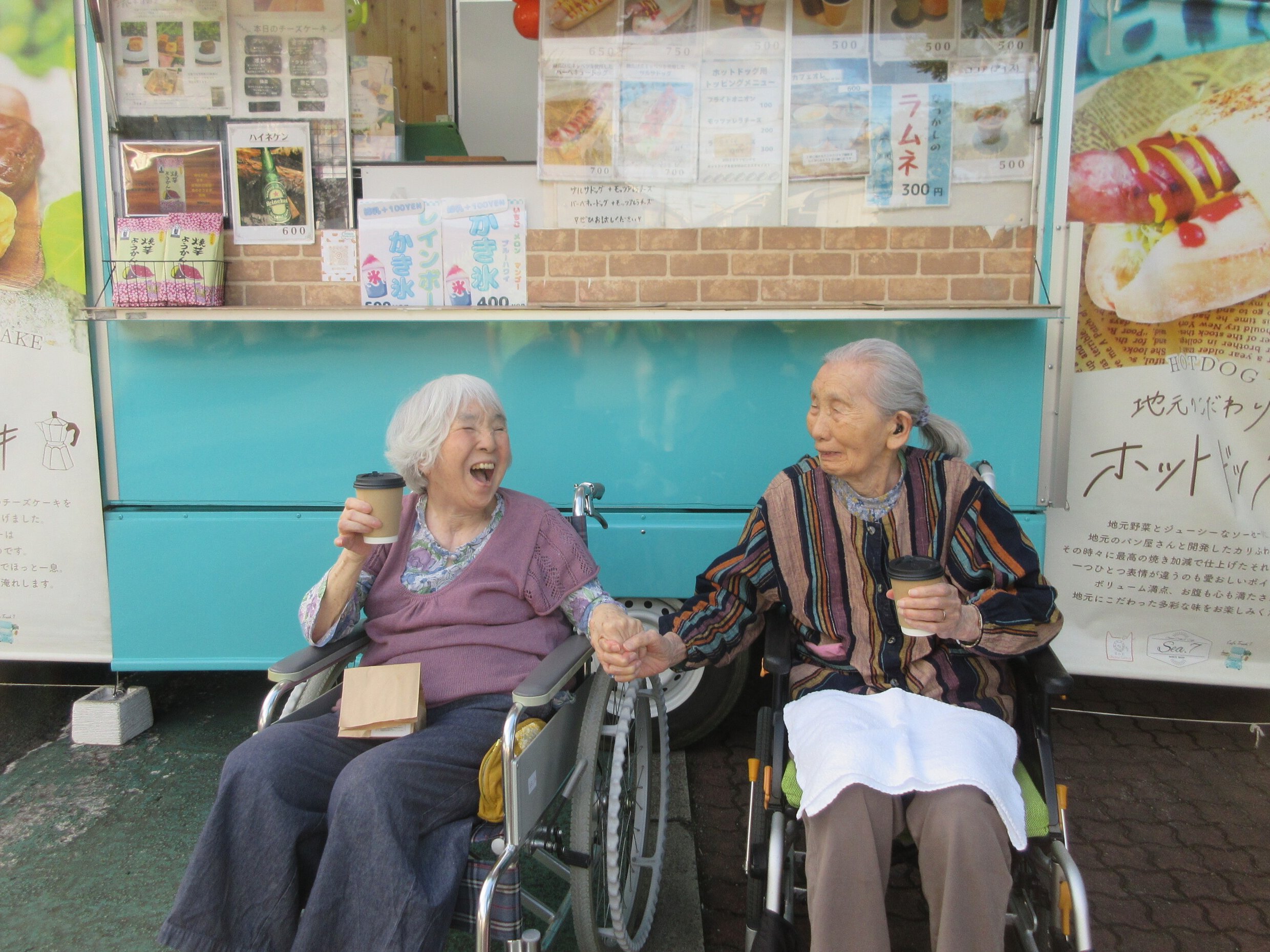 キッチンカーがやってきた！-4　ニチイホーム国立