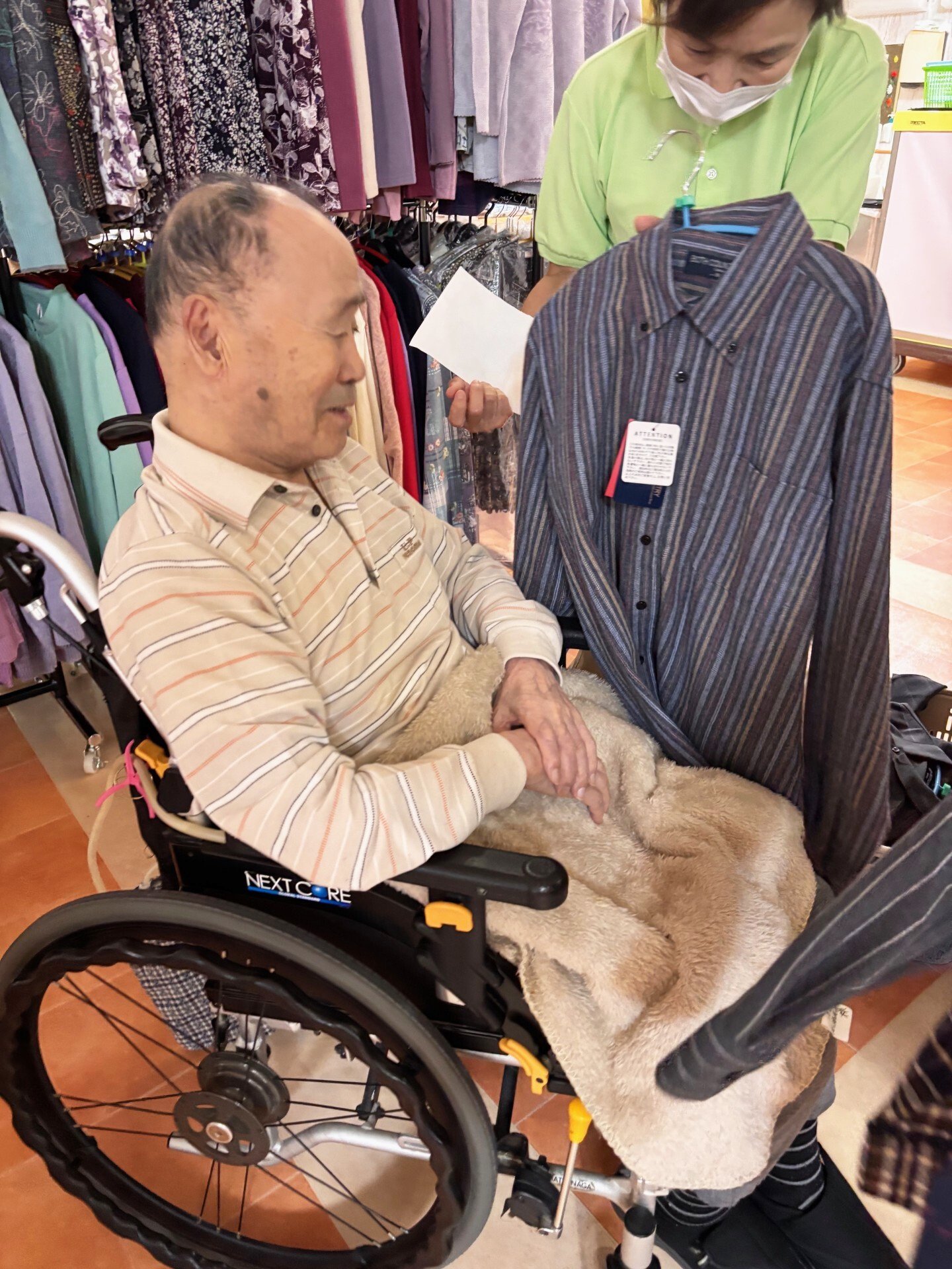 訪問衣料品販売-1 ニチイホーム三鷹Ⅱ番館