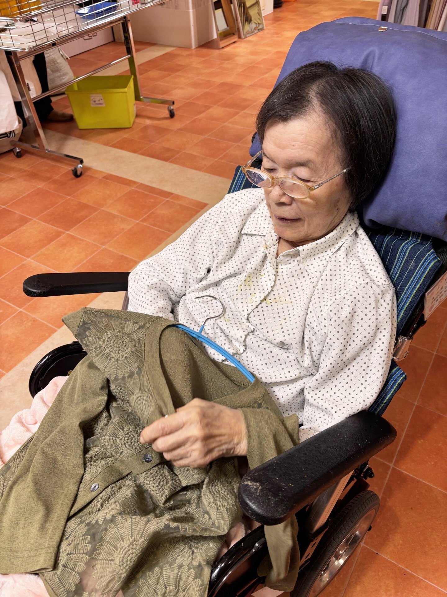 訪問衣料品販売-3 ニチイホーム三鷹Ⅱ番館