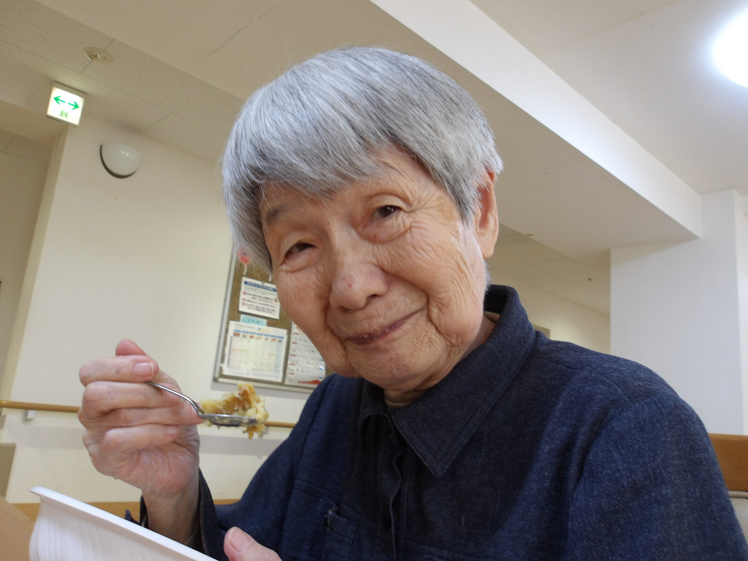 秋の焼き芋-2 ニチイホーム仲町台Ⅱ番館