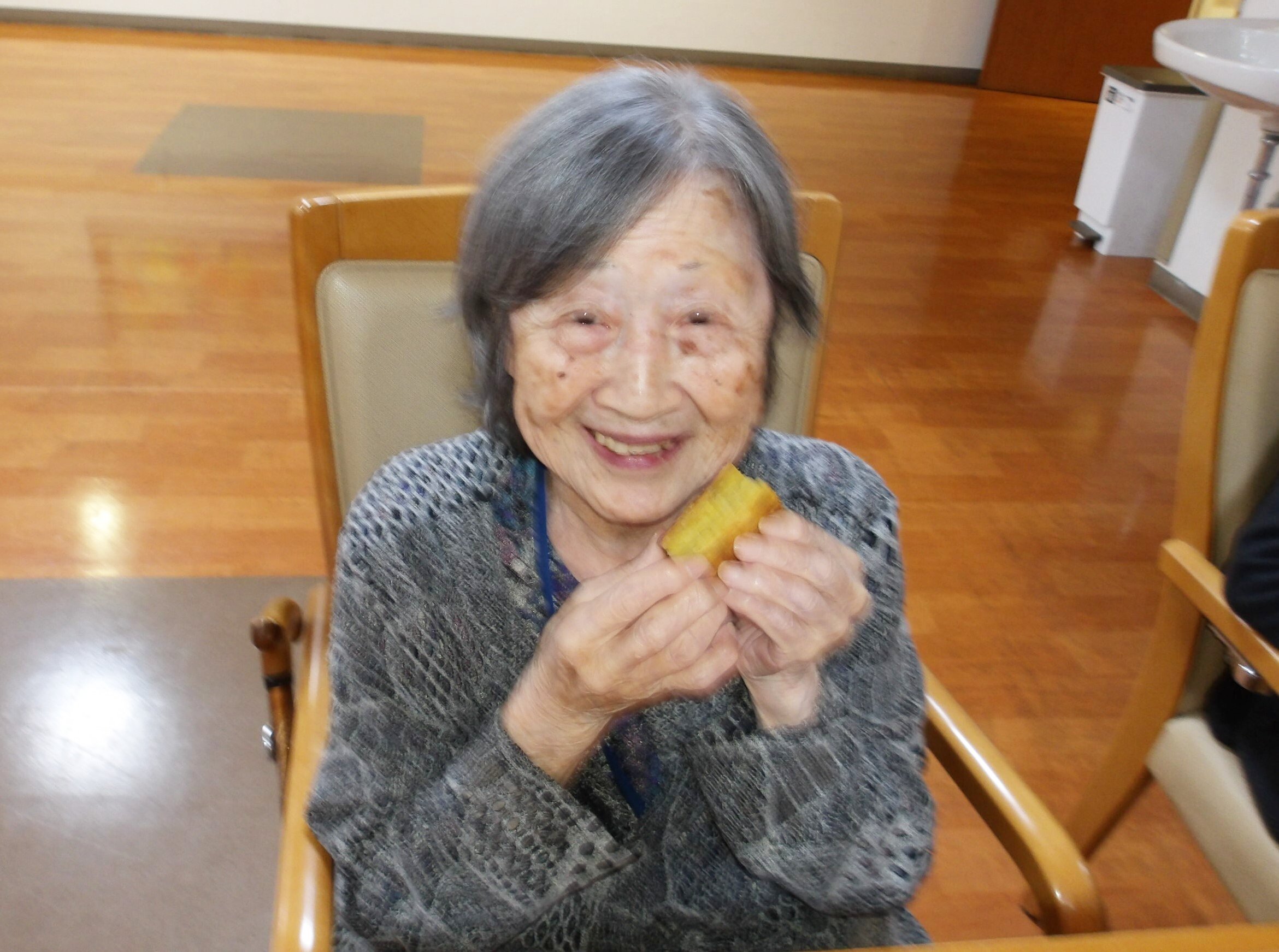 秋の焼き芋-5 ニチイホーム仲町台Ⅱ番館