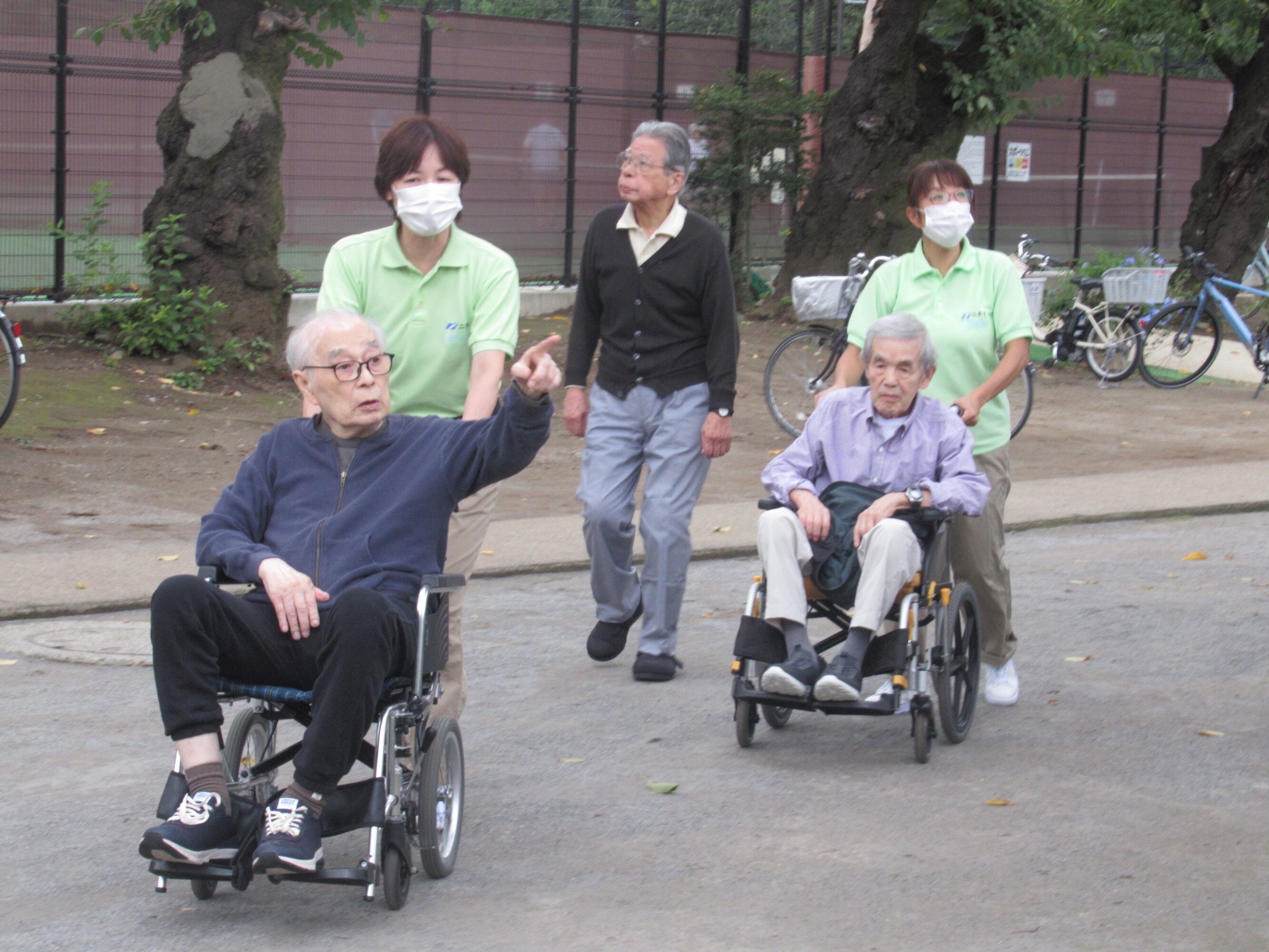 公園散歩-2 ニチイホーム中野南台