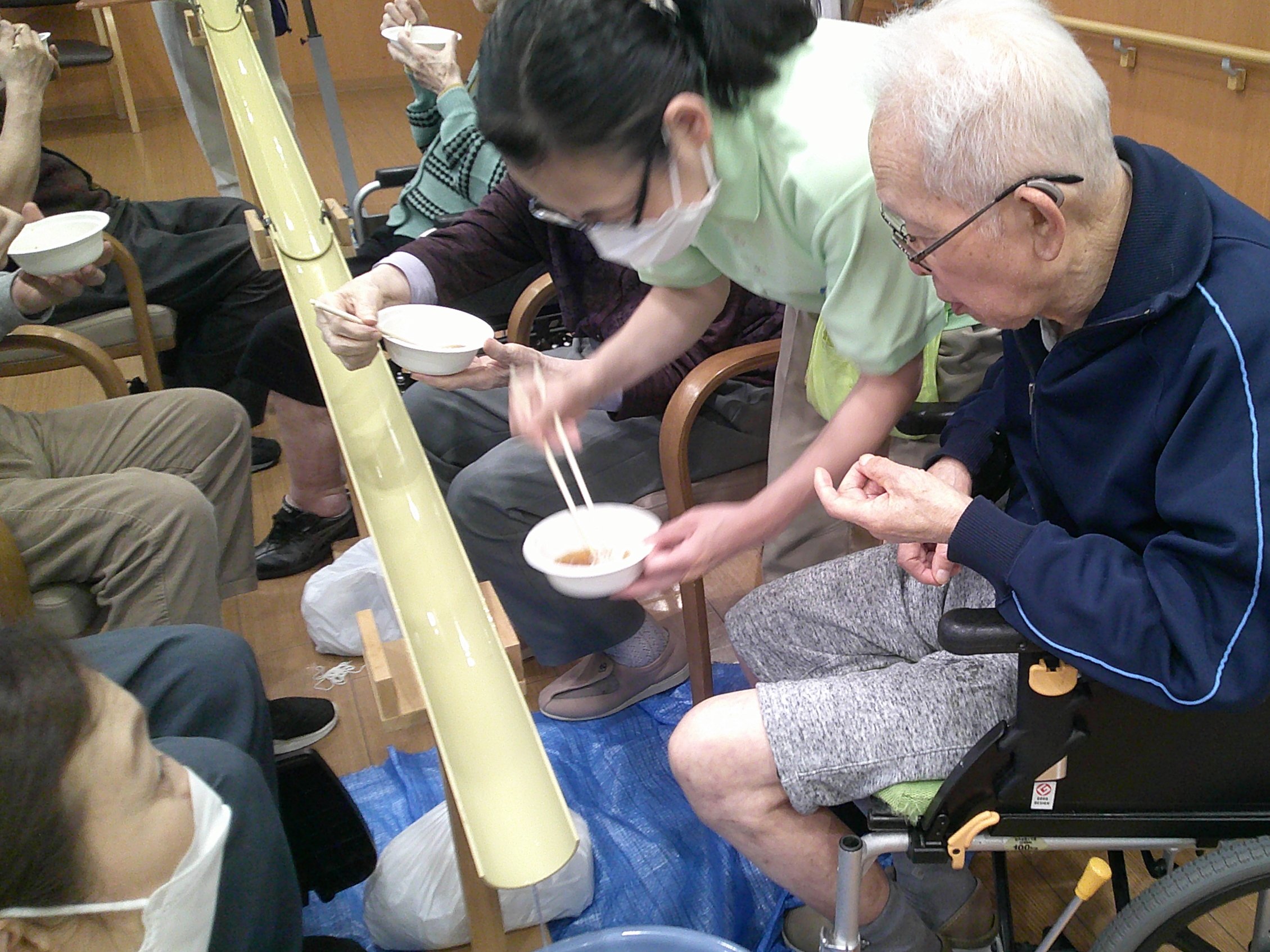 流しそうめん-2 ニチイホーム西葛西