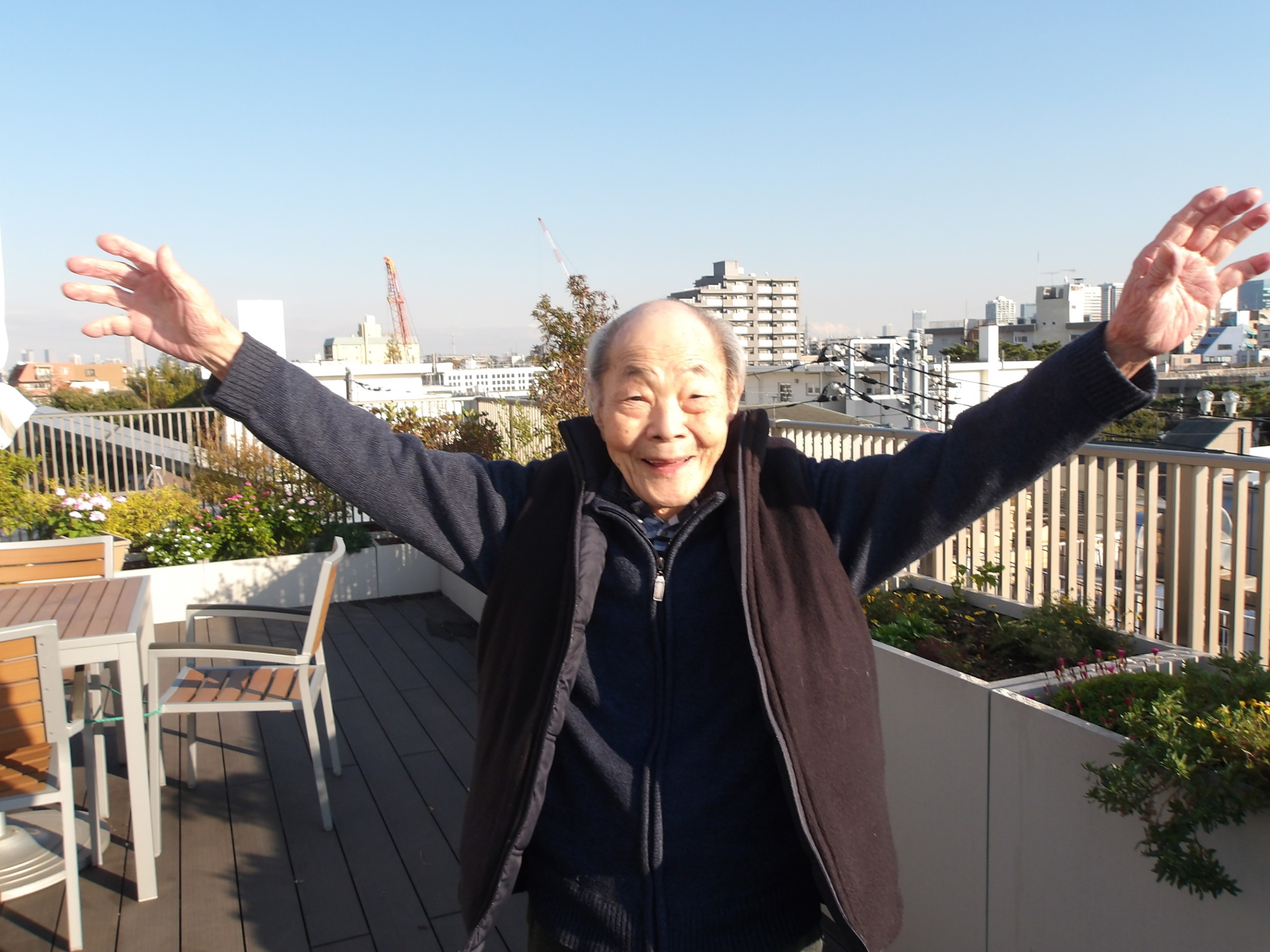 外気浴でリフレッシュ-1　ニチイホーム野方