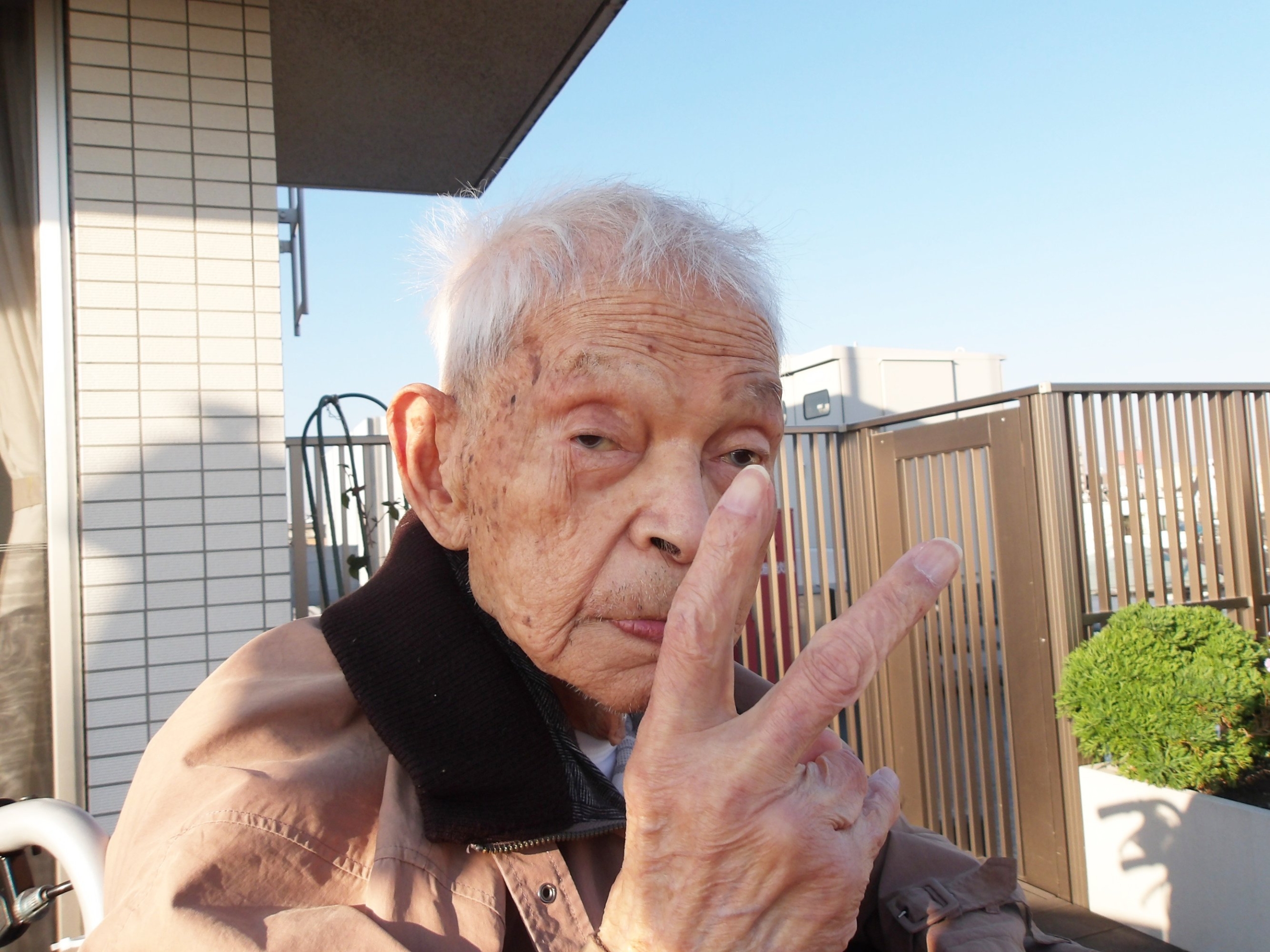 外気浴でリフレッシュ-4　ニチイホーム野方