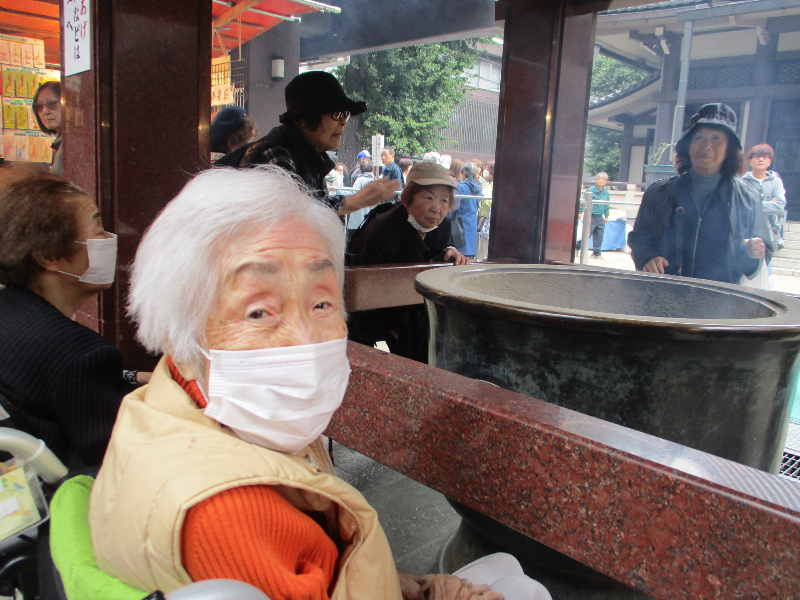 とげぬき地蔵様へお参りに行きました-2 ニチイホーム王子