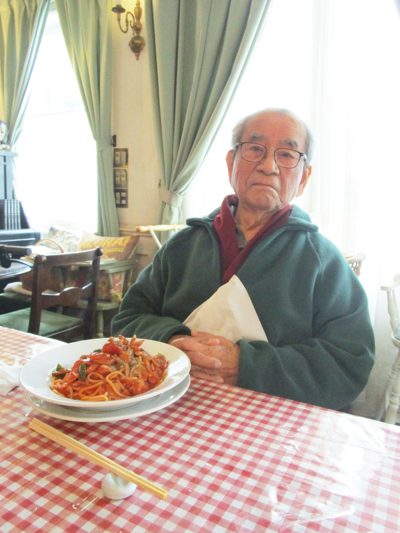 お誕生日の外食-2　ニチイホーム成城