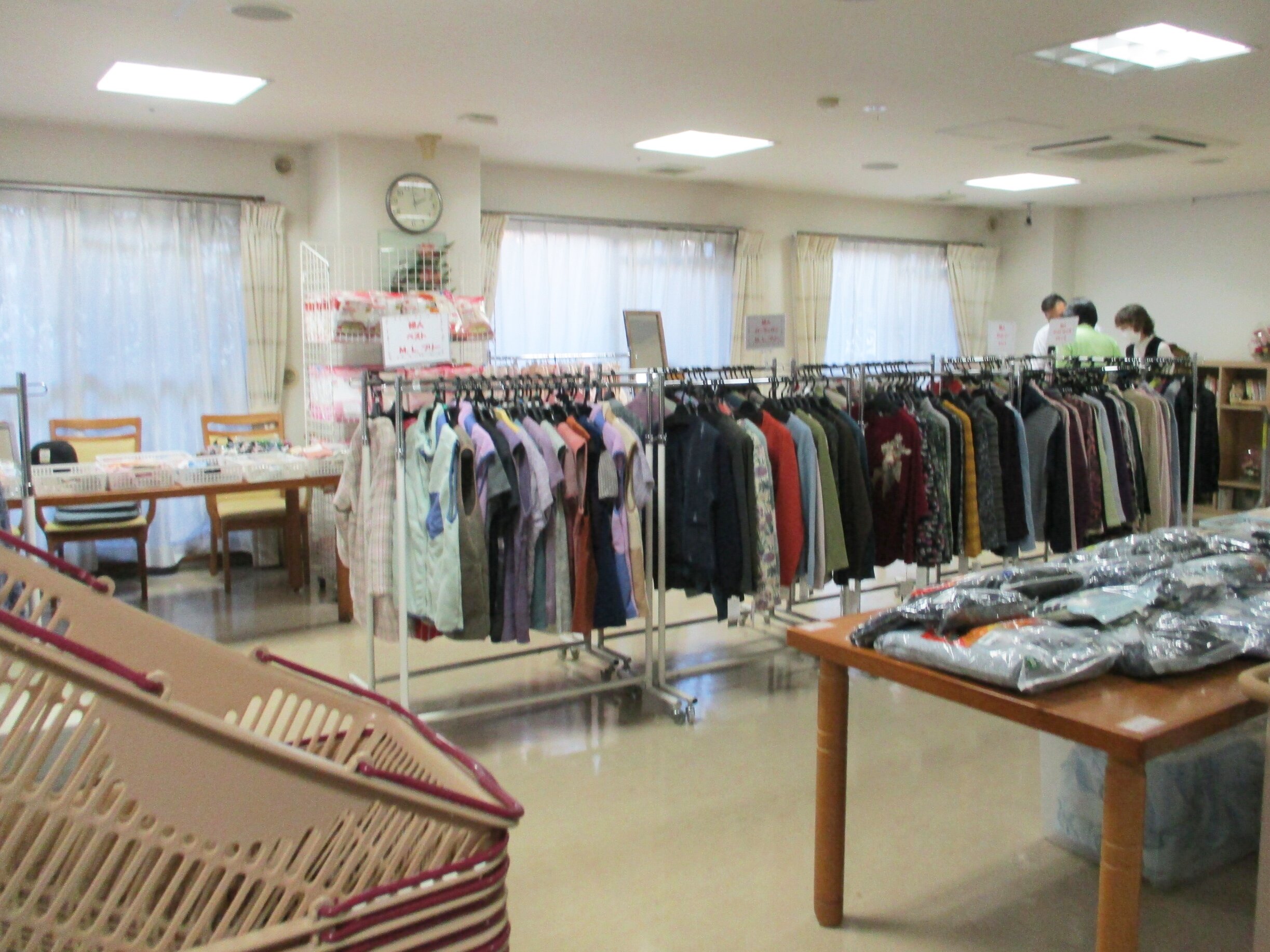 衣類販売会-4　ニチイホーム杉並堀ノ内