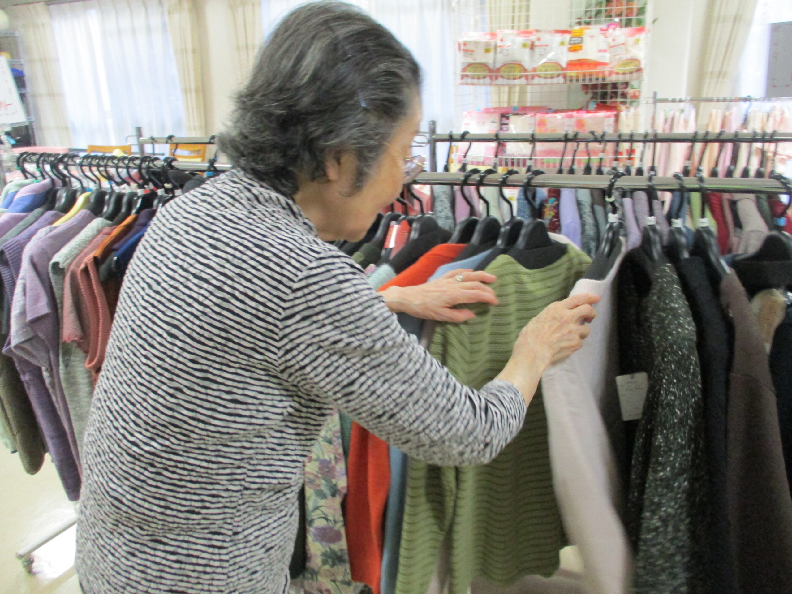 衣類販売会-1　ニチイホーム杉並堀ノ内