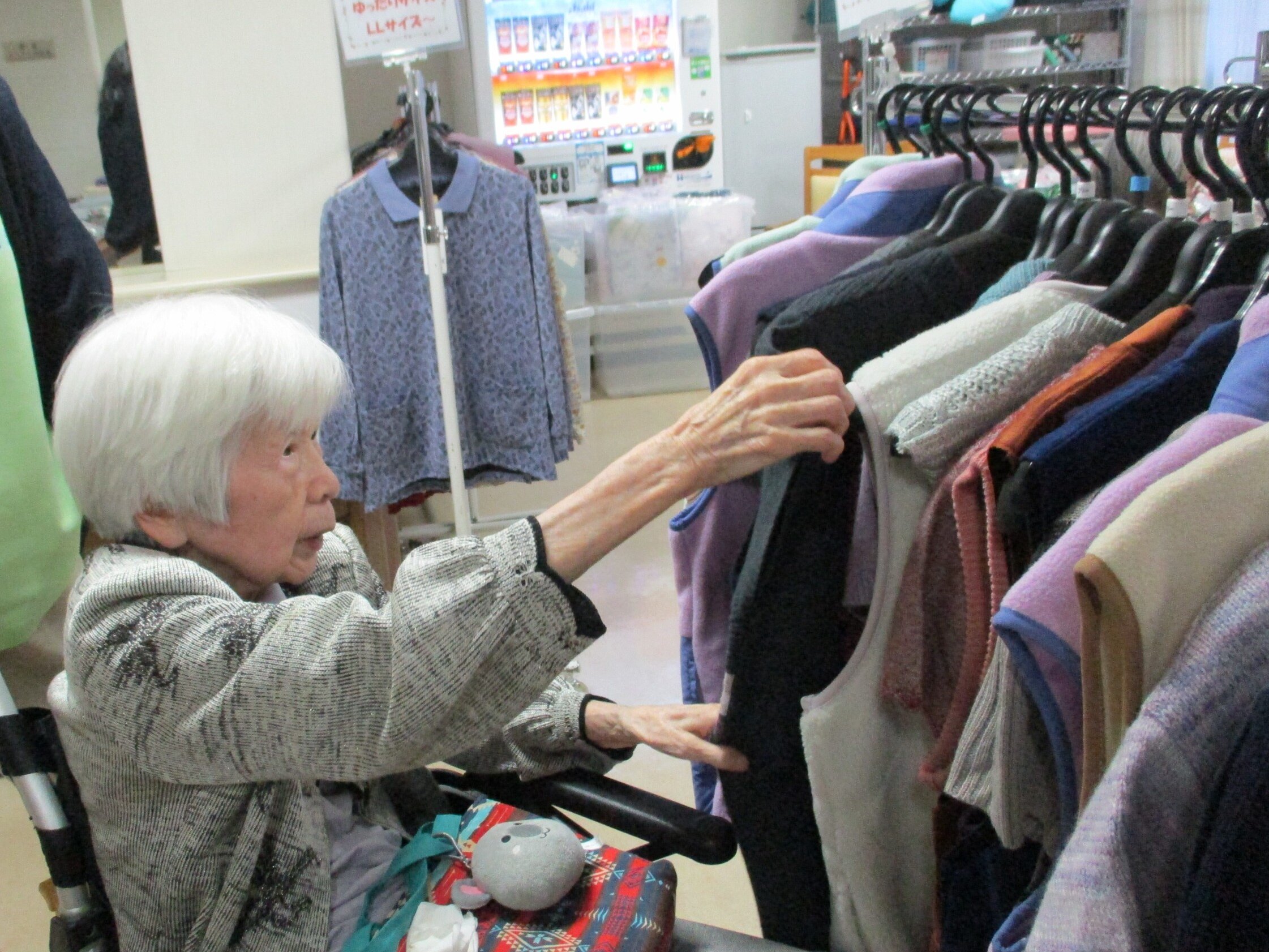 衣類販売会-2　ニチイホーム杉並堀ノ内