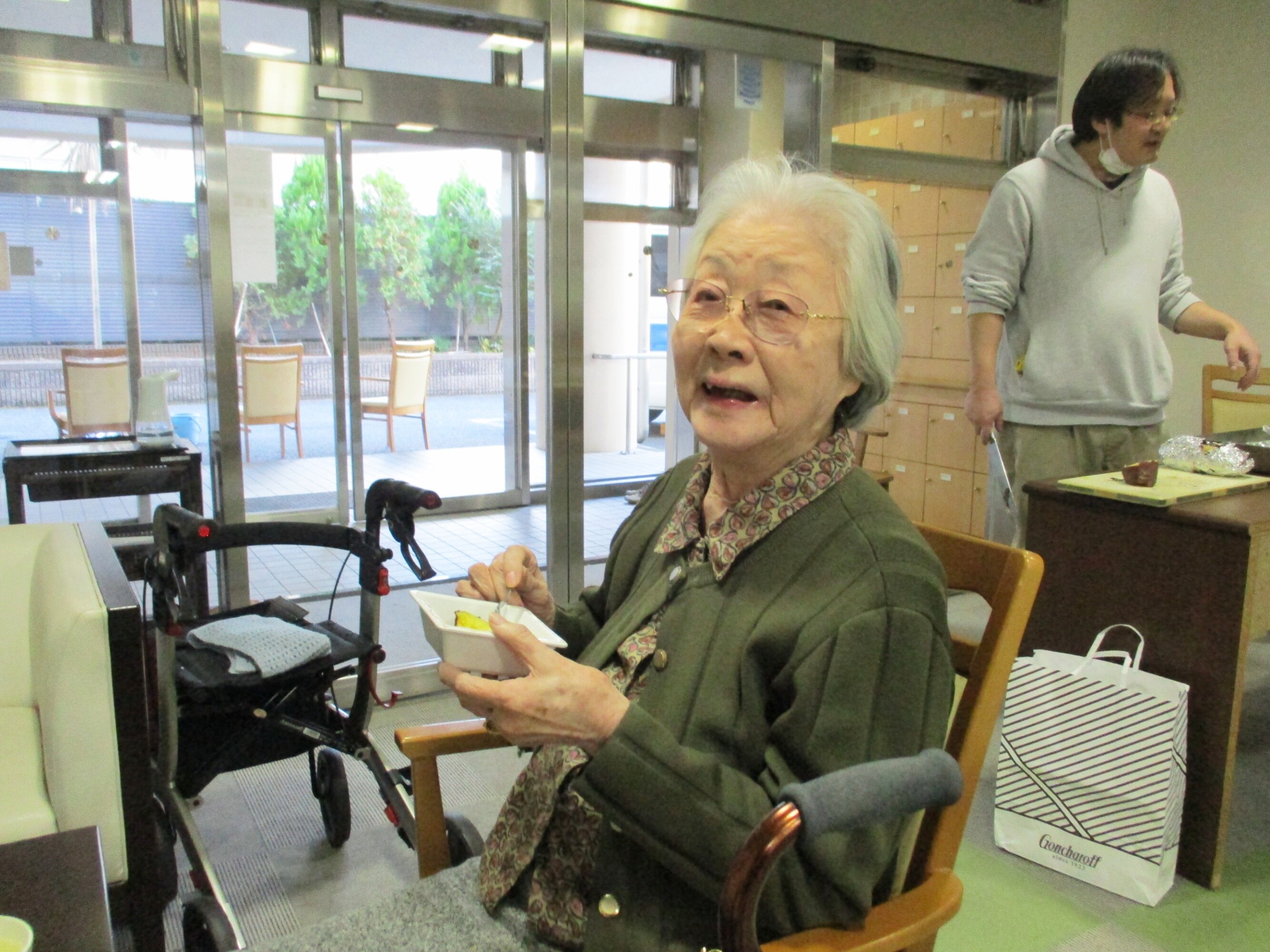 焼き芋作り-2　ニチイホーム杉並堀ノ内