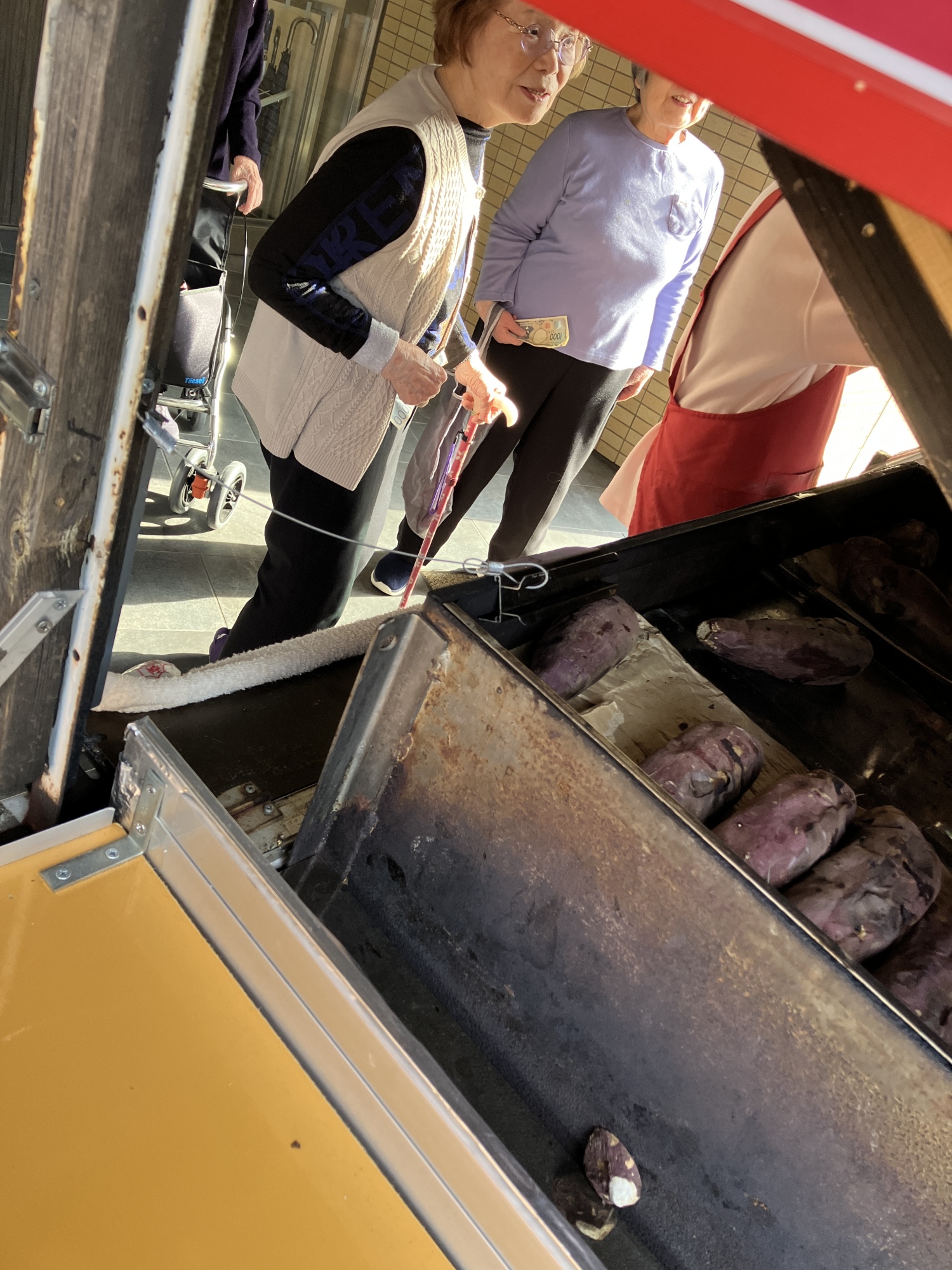 焼き芋移動販売-2 ニチイホーム杉並松庵