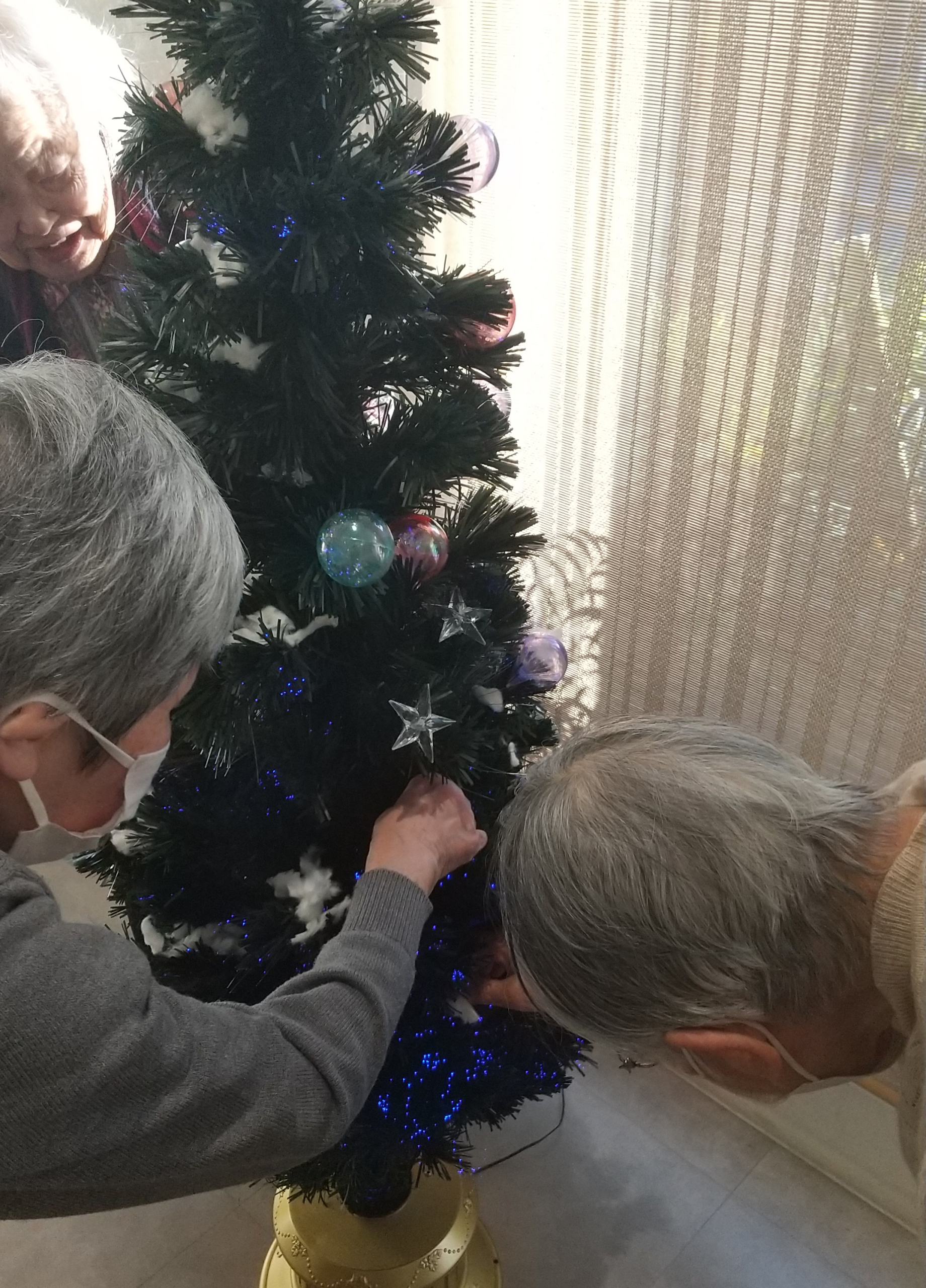 ニチイメゾン東山20251130クリスマス飾り３