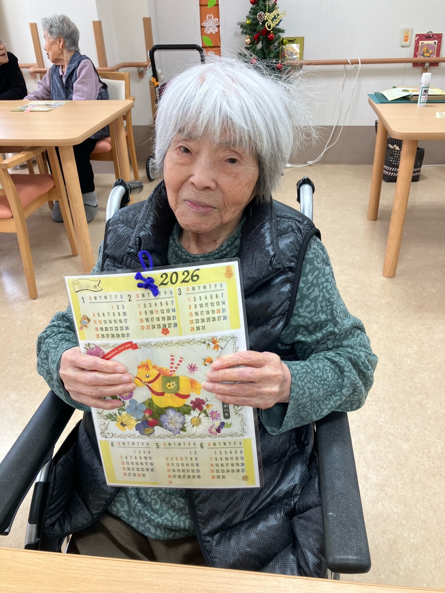 ニチイメゾン栗東20251218カレンダーづくり４