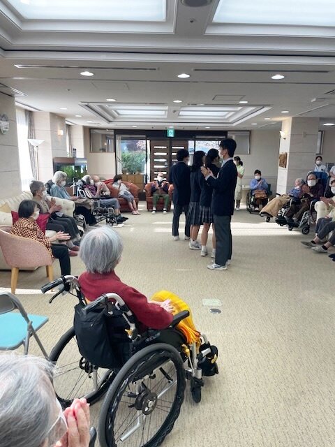 はるひ野中学高福祉体験-1 ニチイホームはるひ野Ⅱ番館