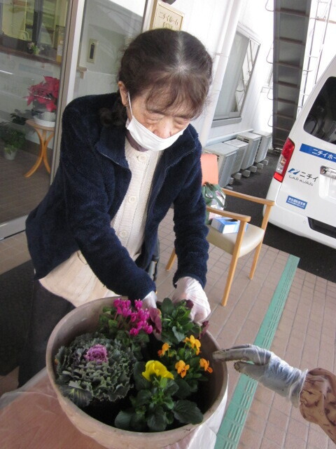 花の寄せ植え-4　ニチイホーム東府中