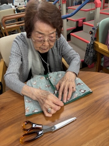 手ぬぐいで、手提げを作ろう!-2 ニチイホーム碑文谷