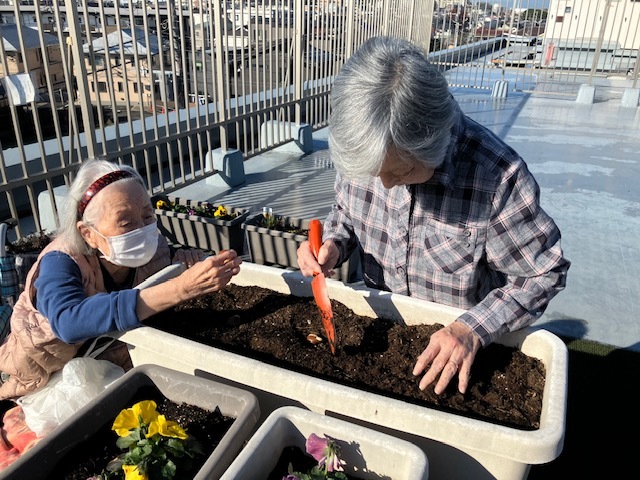 屋上園芸-3　ニチイホーム稲城