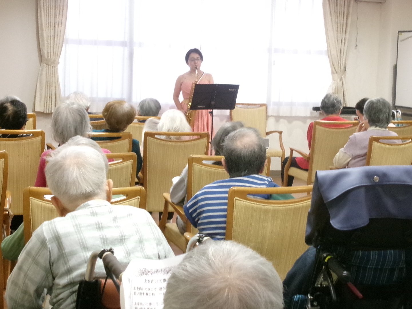 サックス演奏会-1　ニチイホーム上星川