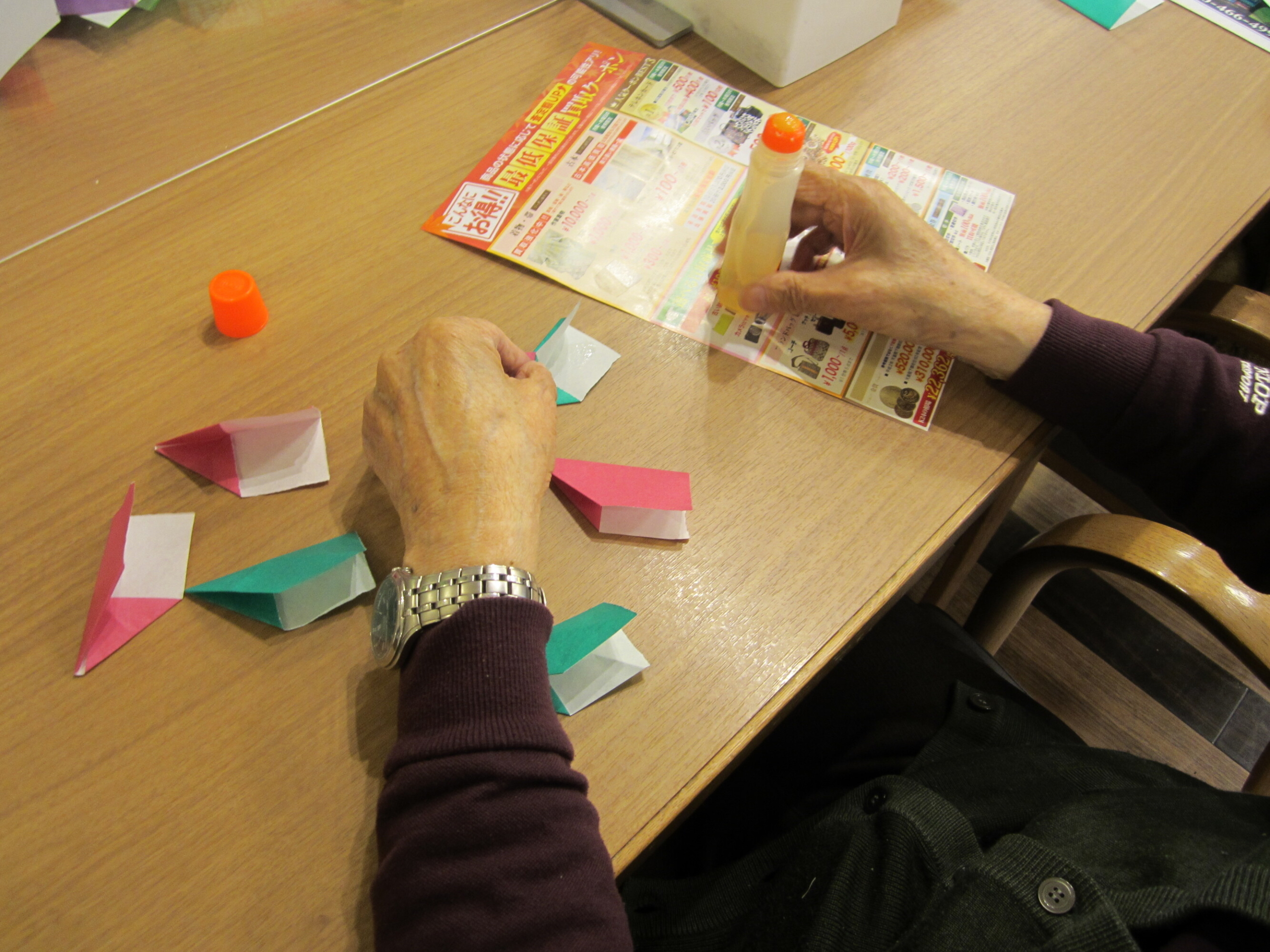 折り紙リース作り-2　ニチイホーム川口