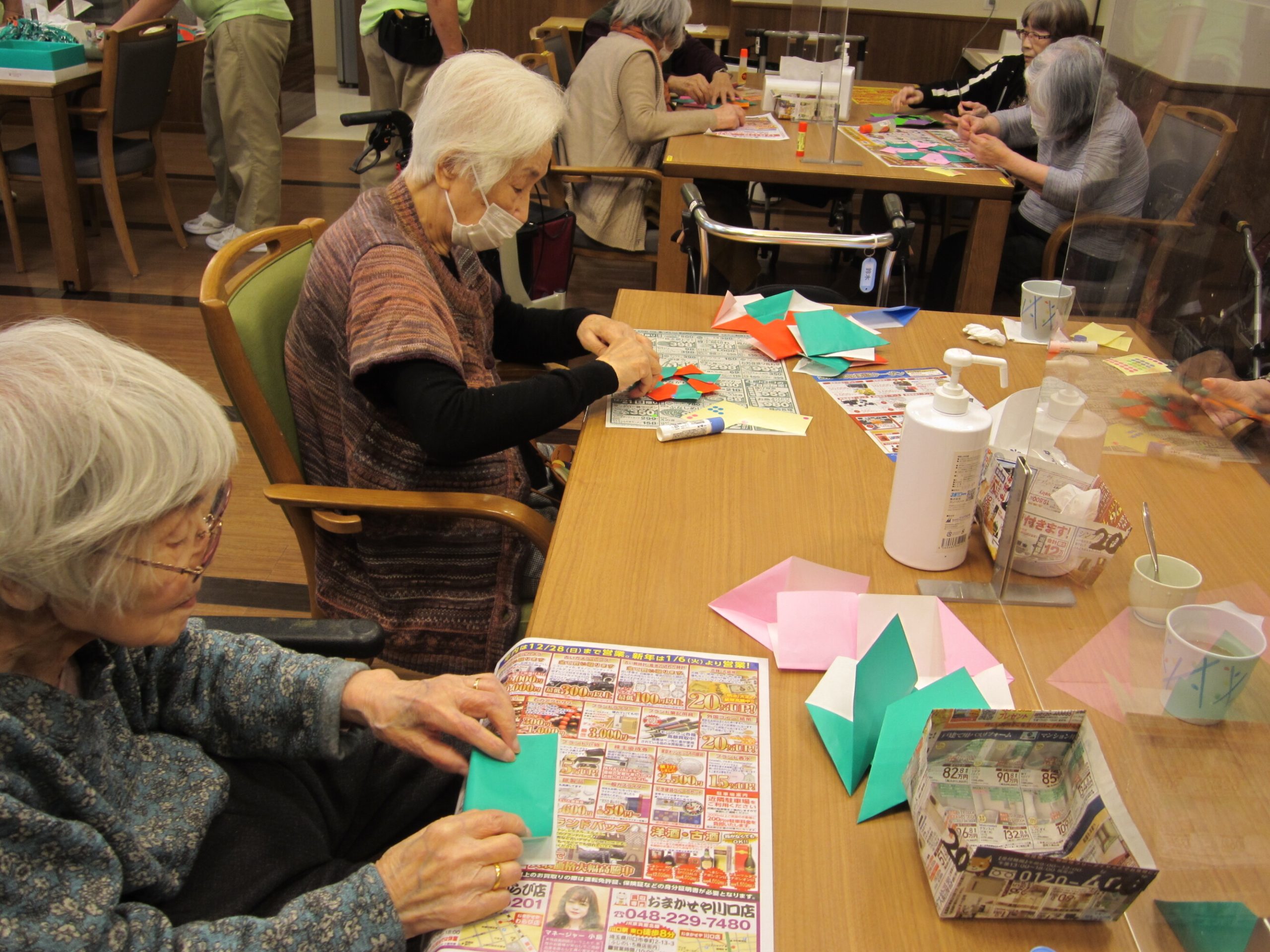 折り紙リース作り-5　ニチイホーム川口